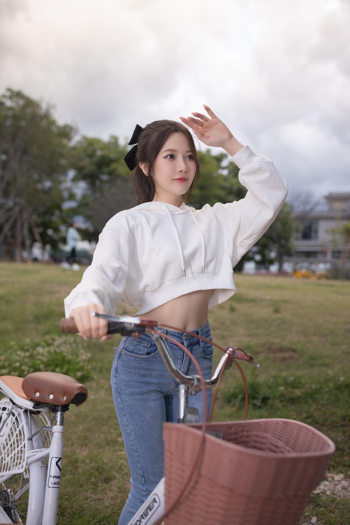 鱼子酱 牛仔情趣写真 [119P/701MB]