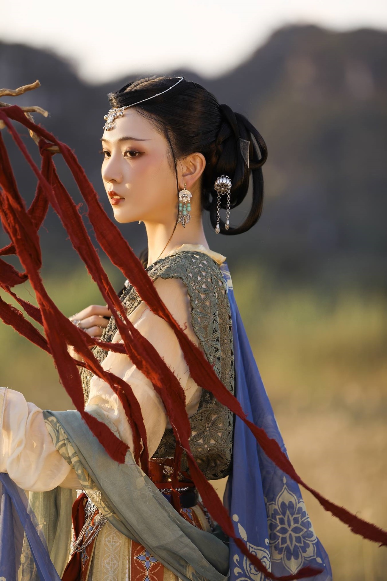 [YITUU艺图语] 2022.03.17 苗疆·祭司 芝芝琪 [20P/318MB]