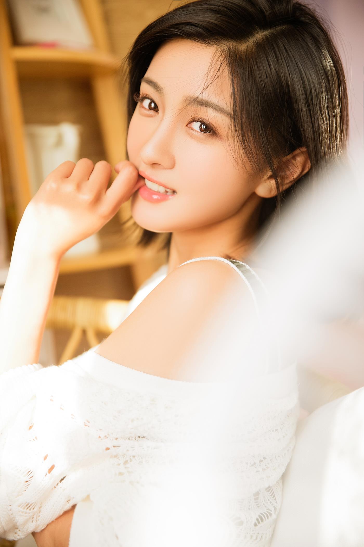 [YALAYI雅拉伊]2023.02.01 NO.1002 像第一次遇见你[31+1P/265MB]