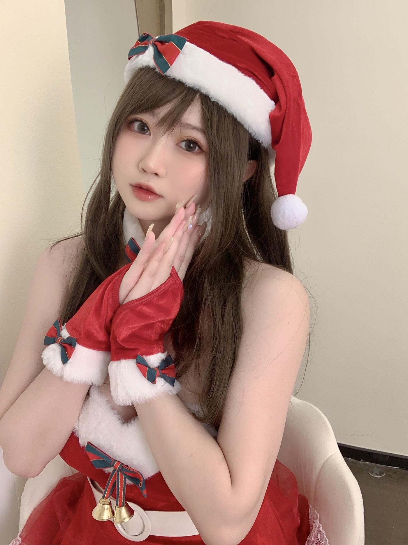 蜜桃少女是依酱呀  - 2021圣诞特辑[58P/4V/239MB]