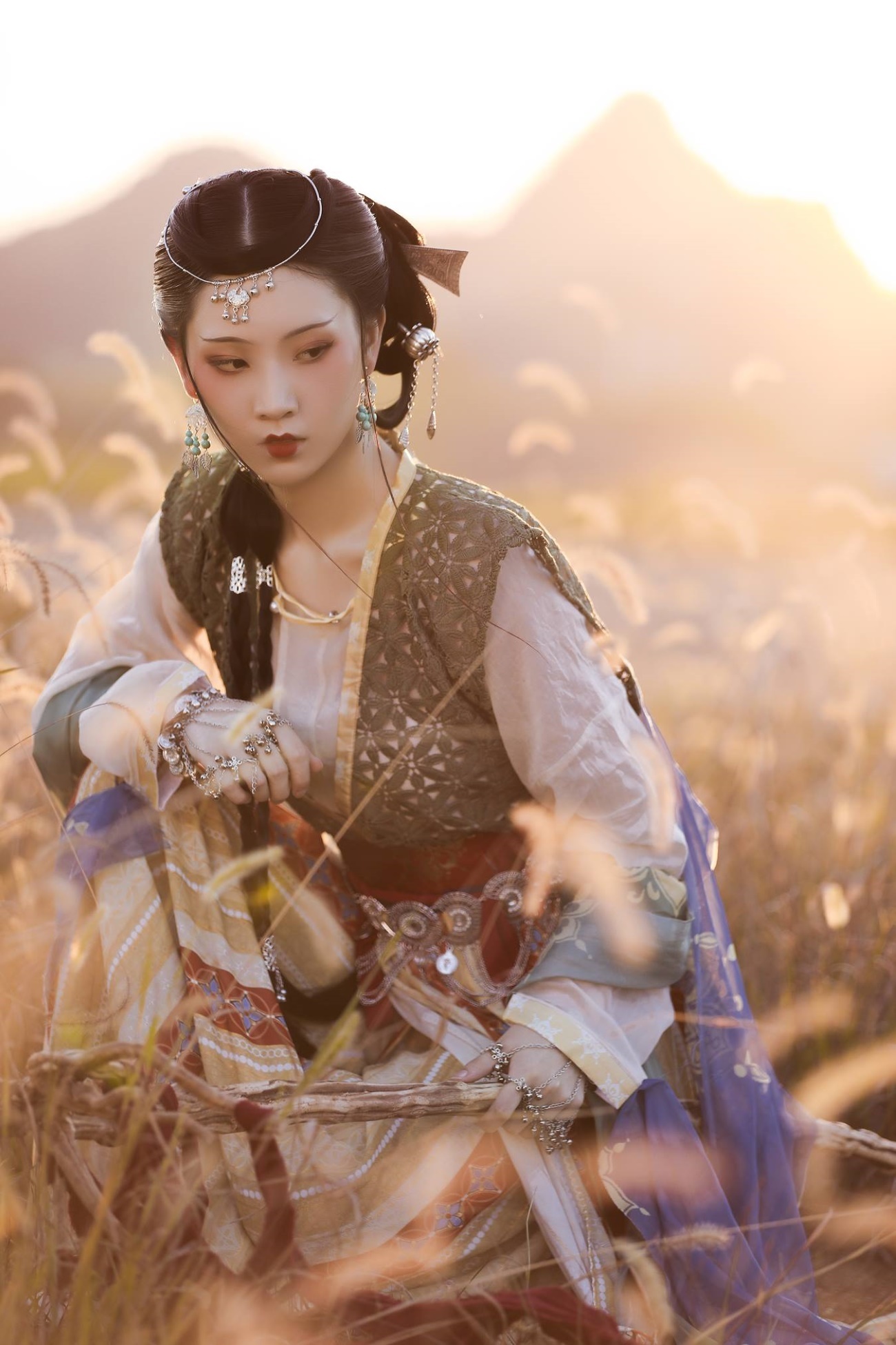 [YITUU艺图语] 2022.03.17 苗疆·祭司 芝芝琪 [20P/318MB]