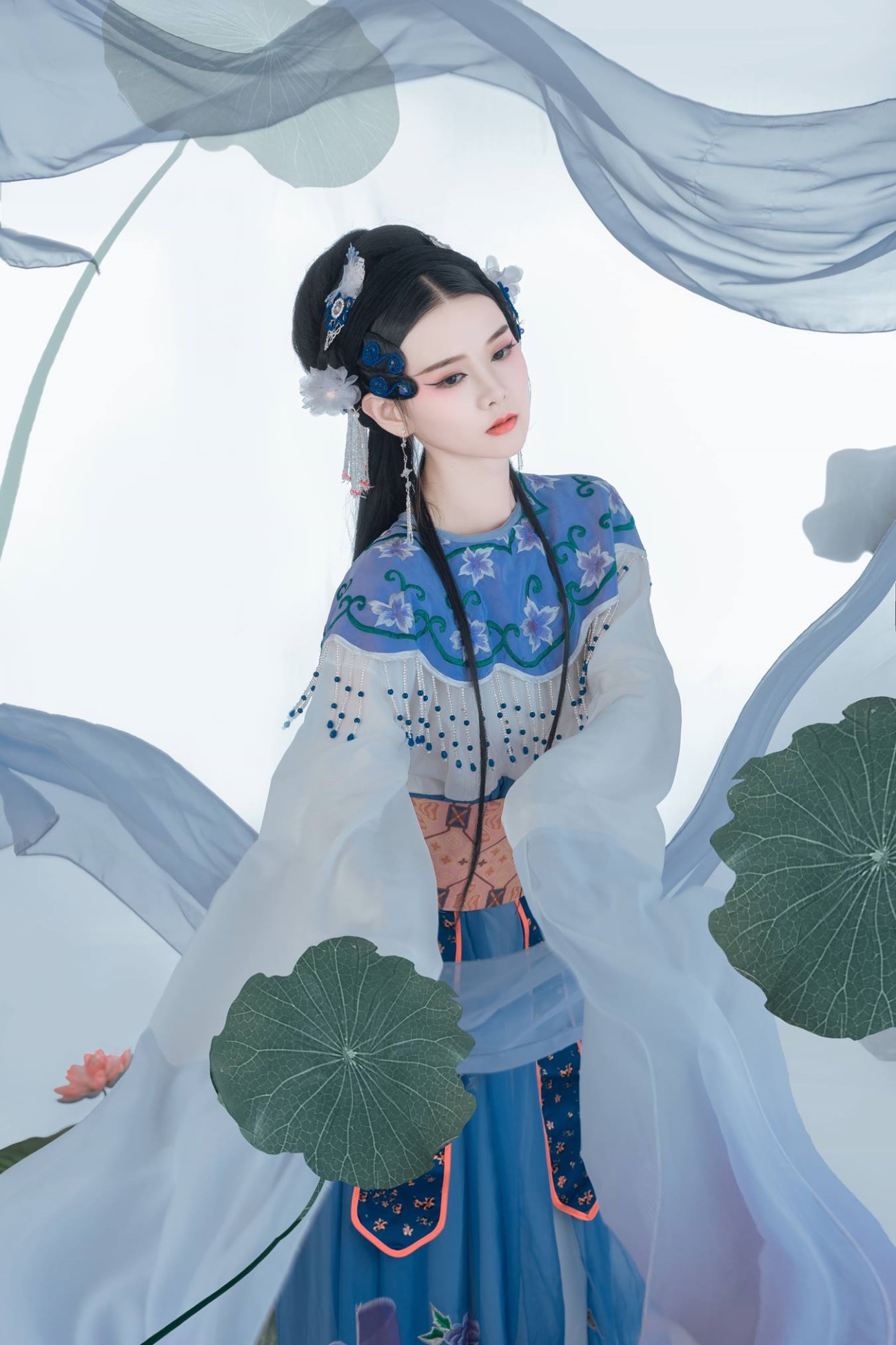 [YITUU艺图语] 2022.03.12 春风袅娜 欣宝 [22P/123MB]