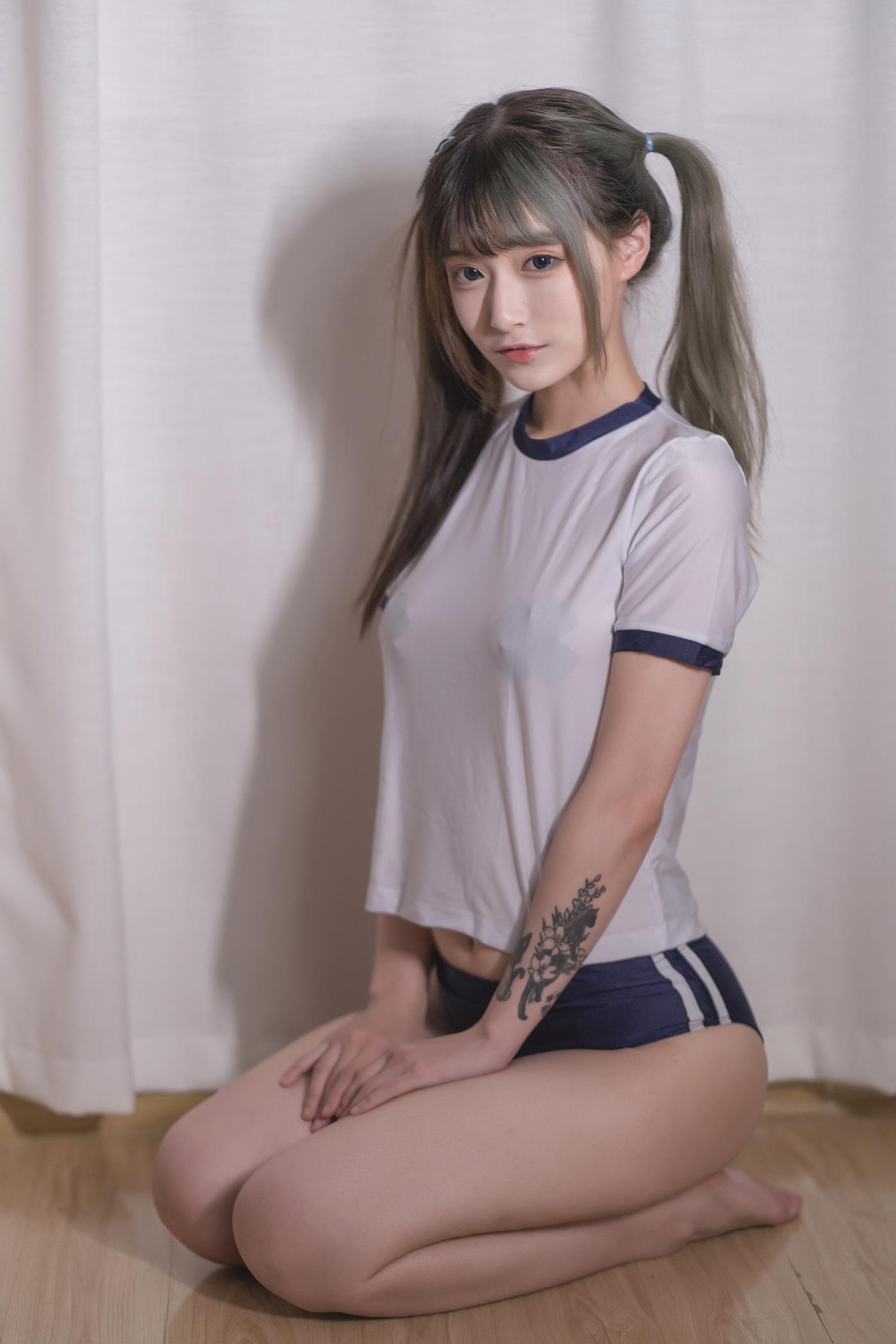 爱老师_PhD  - 体操服[18P/236MB]