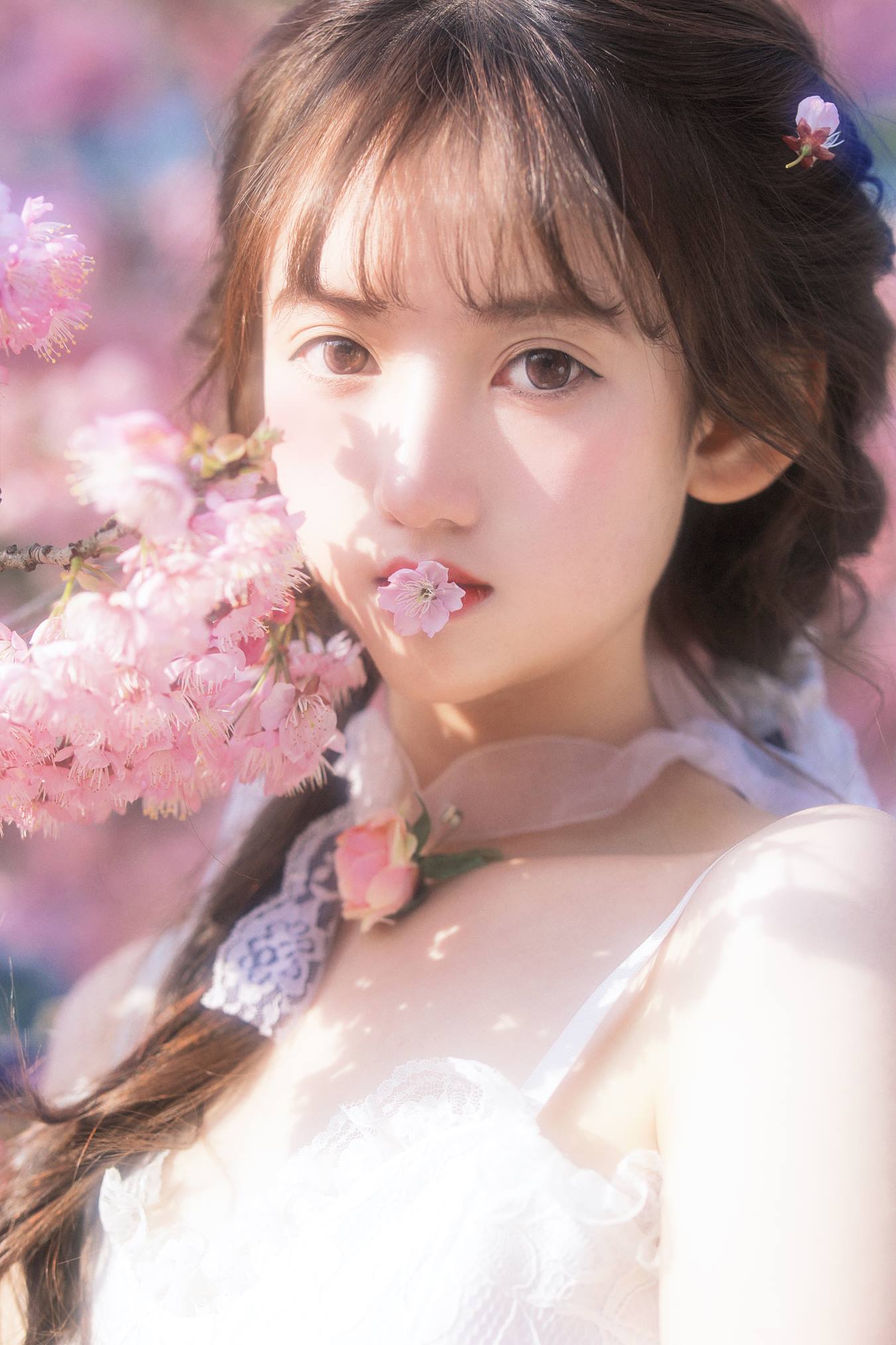 [YITUU艺图语] 2022.03.28 樱花限定 怡子yiii [21P/301MB]