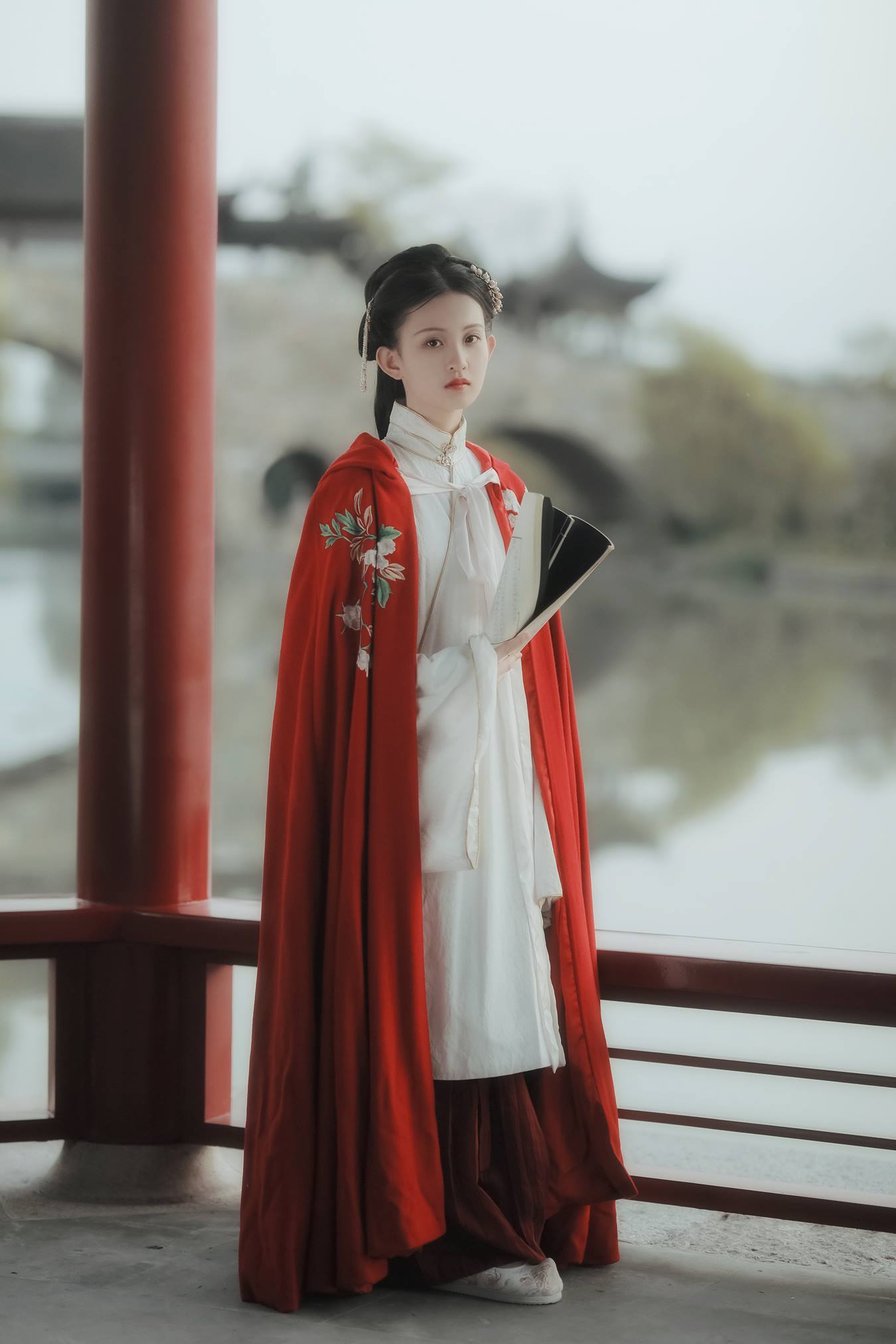 [YITUU艺图语] 2022.03.22 江南好，最好是红衣 墨愁眠 [25P/463MB]