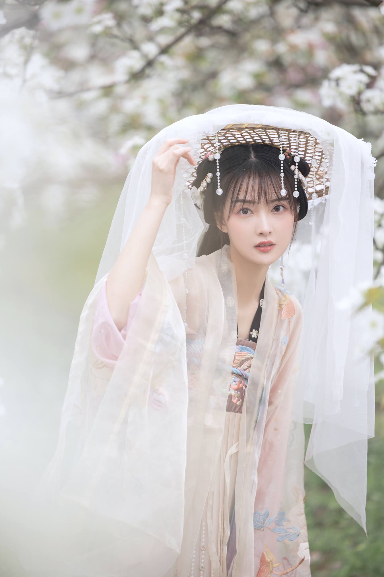 [YITUU艺图语] 2022.03.29 梨花 [28P/212MB]