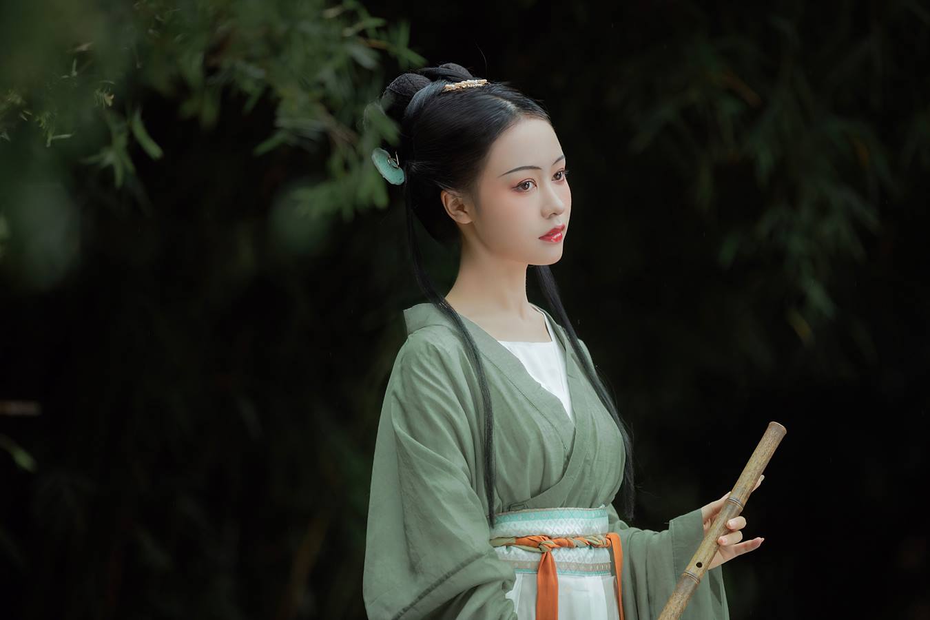 [YITUU艺图语] 2022.04.02 见山 梨一依 [19P/229MB]