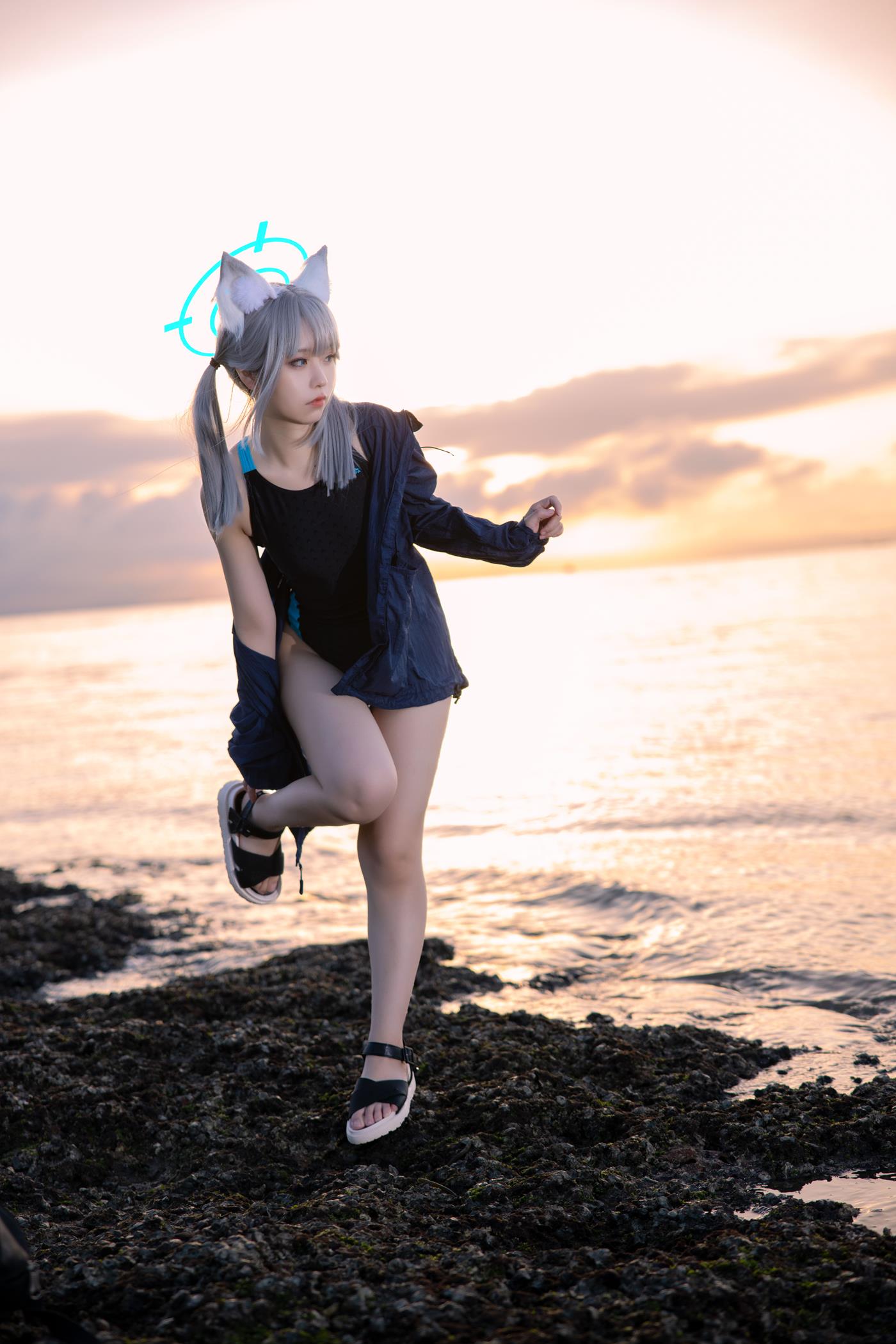 G44不会受伤  - 碧蓝档案 砂狼白子泳装[26P/287MB]