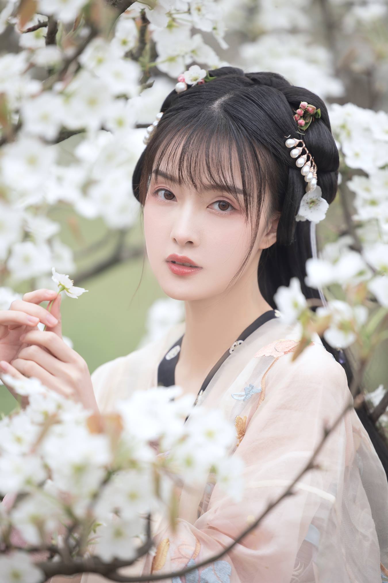 [YITUU艺图语] 2022.03.29 梨花 [28P/212MB]