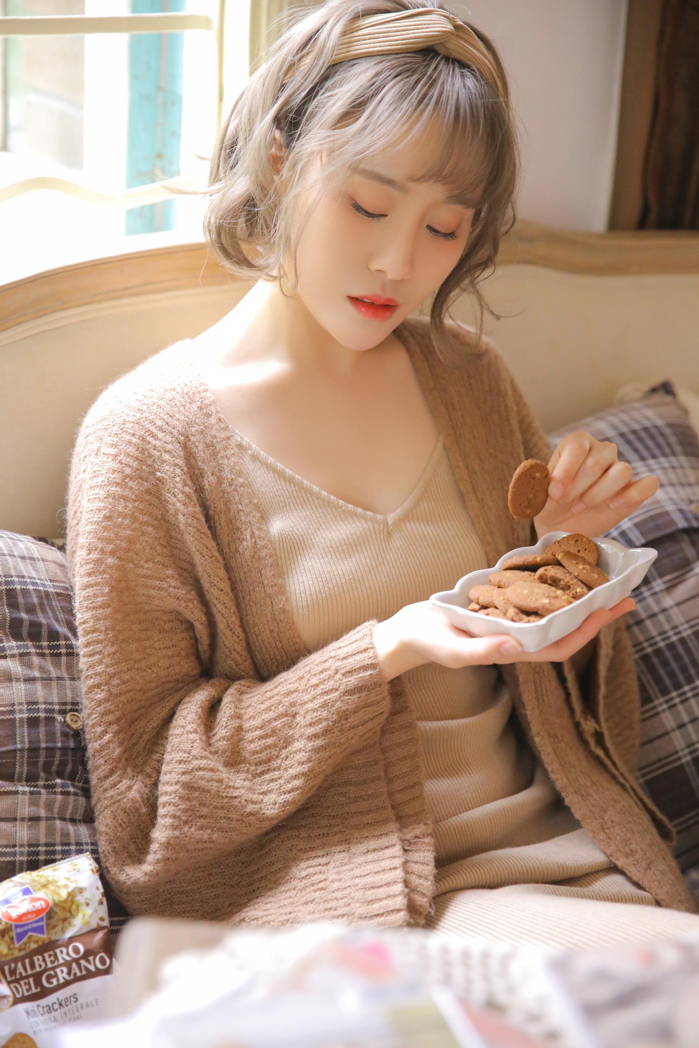 [YALAYI雅拉伊]2022.12.30 NO.997 千里之外[32+1P/280MB]