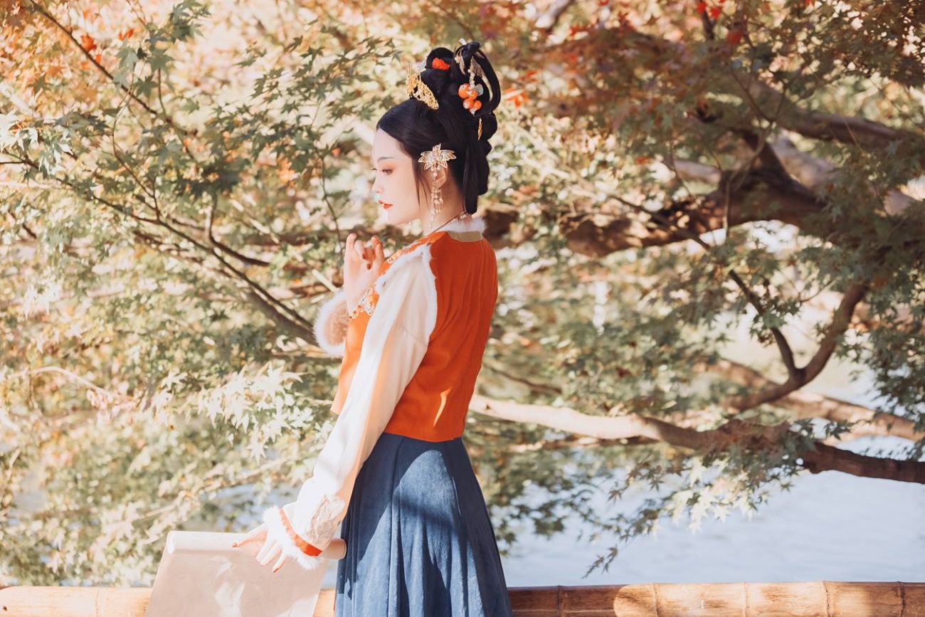 [YITUU艺图语] 2022.03.08 丹枫秋思 璐璐haley [29P/287MB]