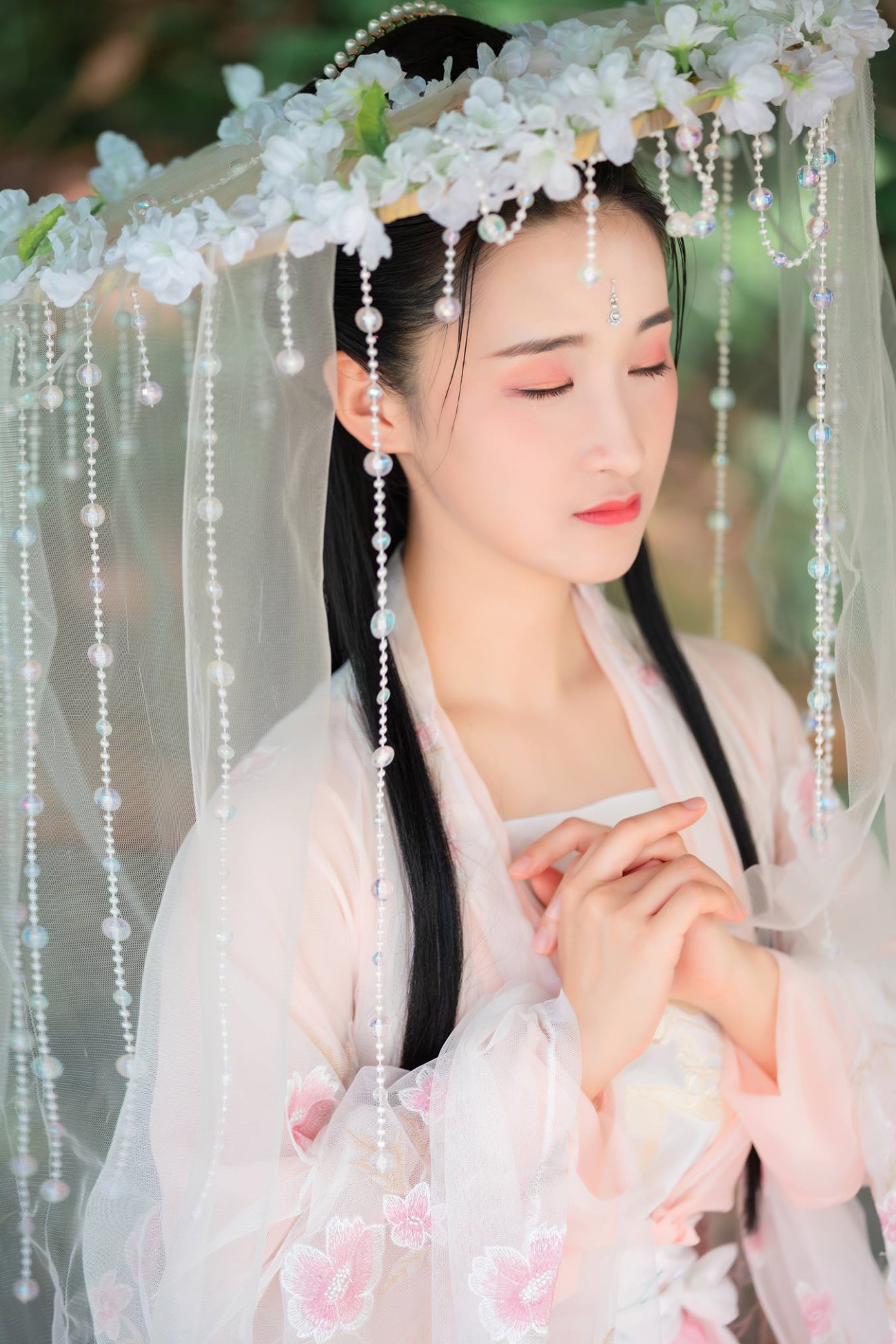 [YITUU艺图语] 2022.04.01 春日游园 小雨 [32P/252MB]