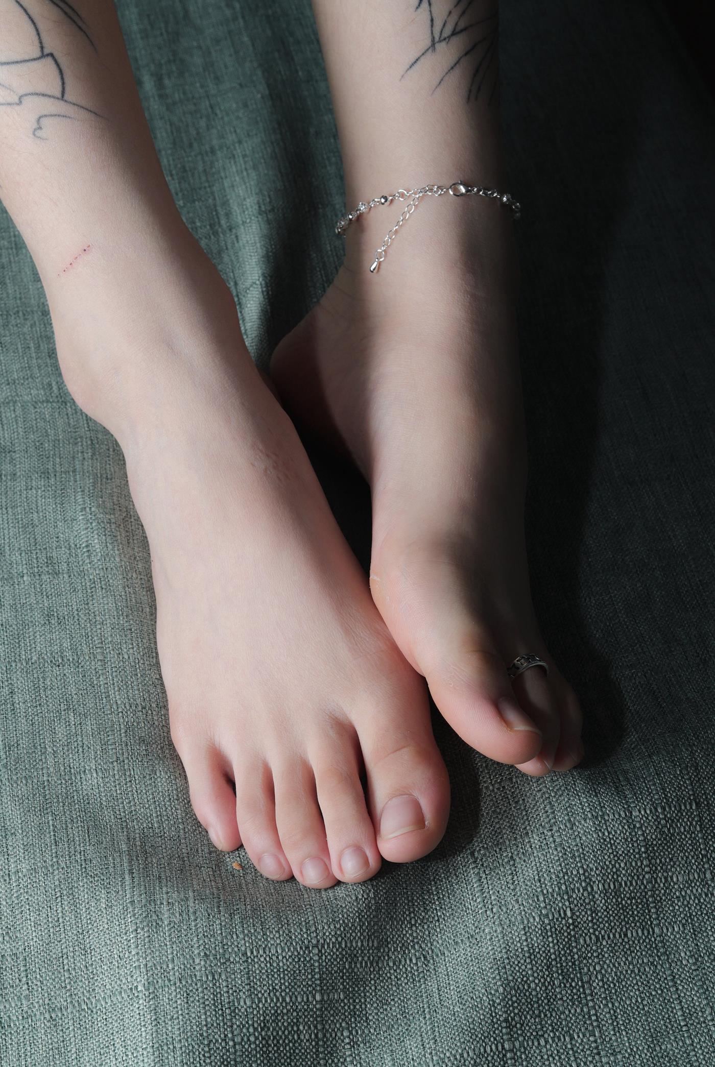 [Pary学生模拍] No.047 大美女婉华再次展示39码超白大美jiao [120P/350MB]