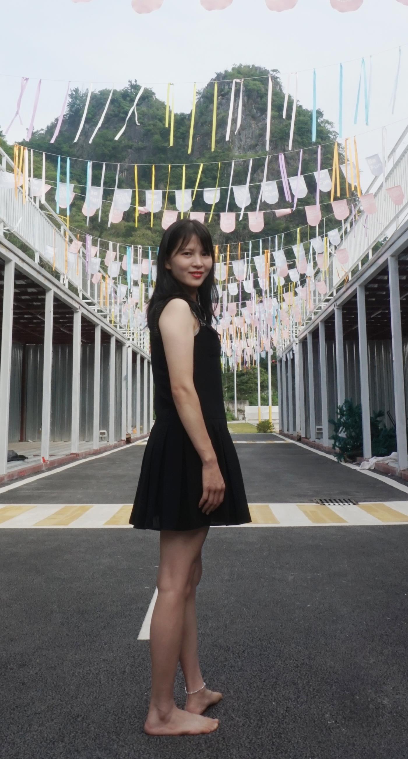 [Pary学生模拍] No.033 小红展示37码美jiao [109P/553MB]
