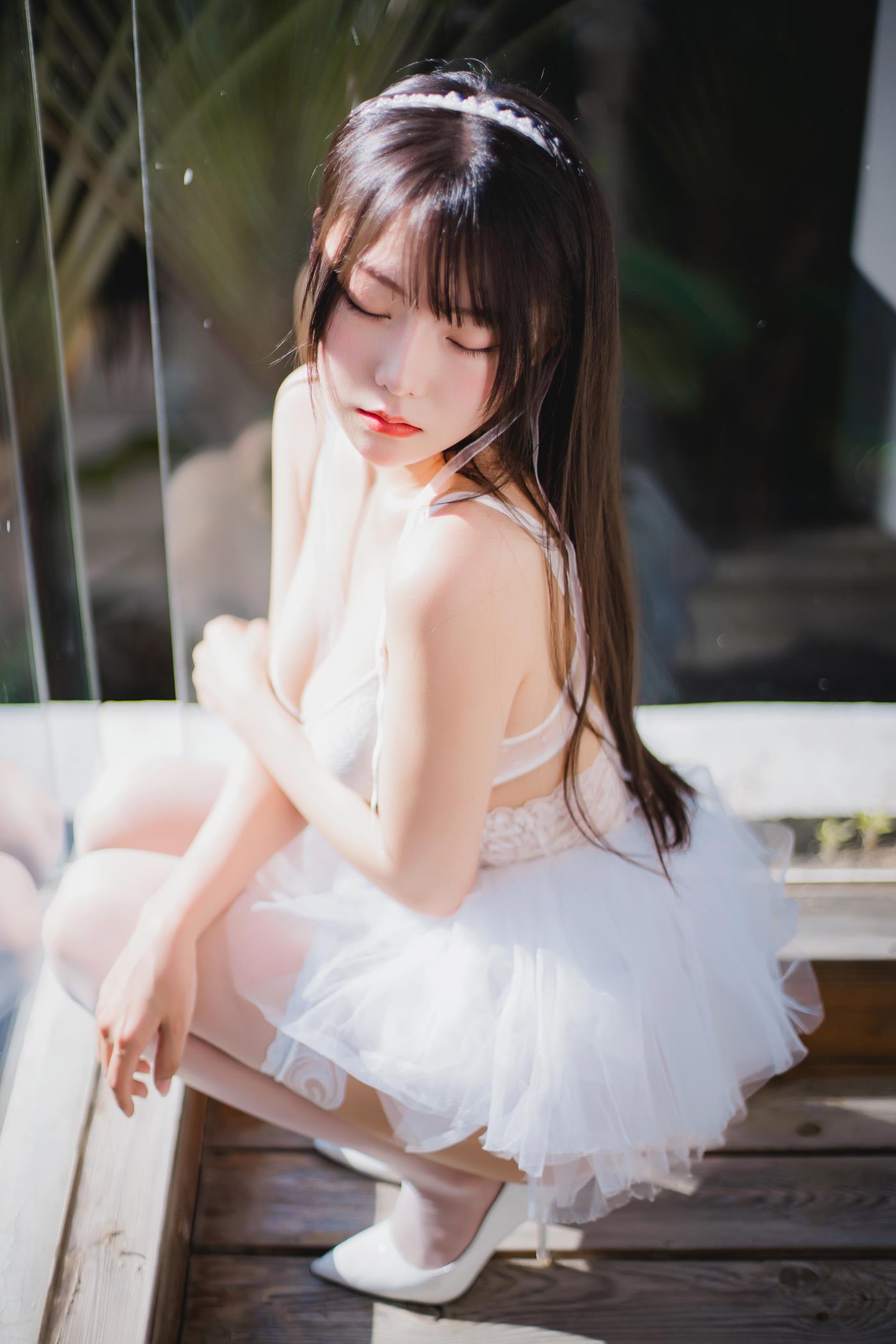 网紅Coser@香草喵露露 杨枝甘露 白色纱裙 [48P/1V/1.22GB]