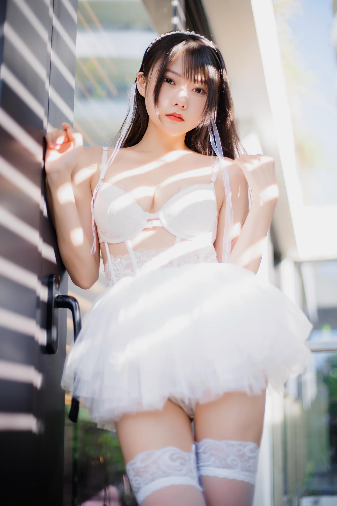 网紅Coser@香草喵露露 杨枝甘露 白色纱裙 [48P/1V/1.22GB]