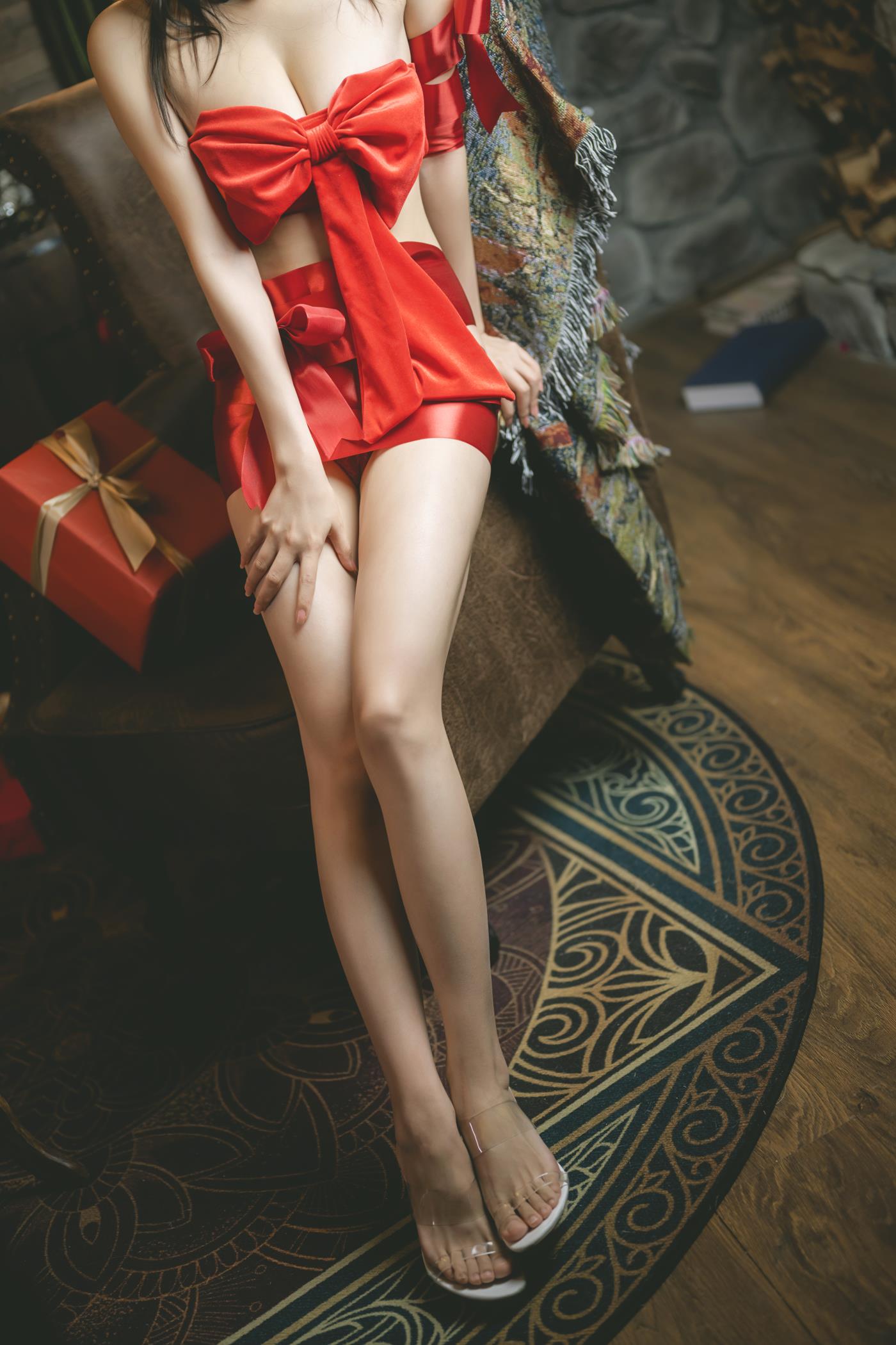 网紅Coser@香草喵露露 杨枝甘露 红色丝带礼物 [54P/1V/1.68GB]