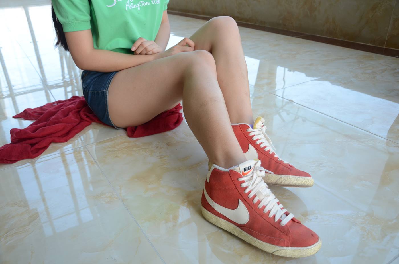 [战前女神] 美腿镁足精品摄影套图 115 [127P/218MB]