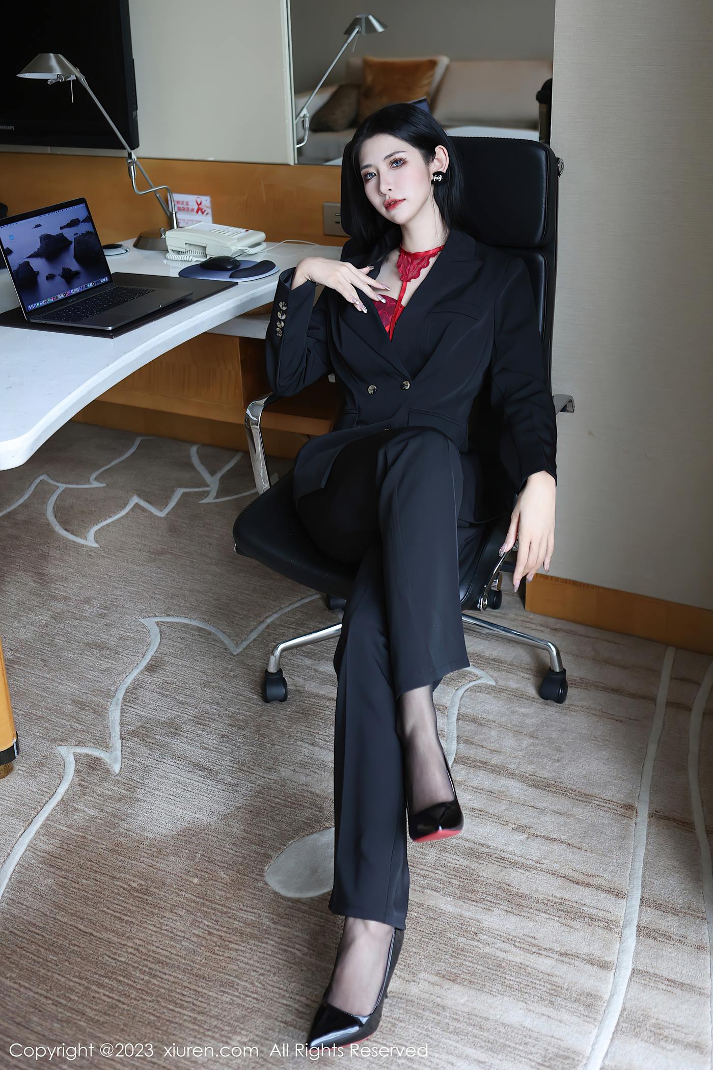 [Xiuren秀人网]2023.03.13 NO.6402 依娜Yina[112+1P/980MB]