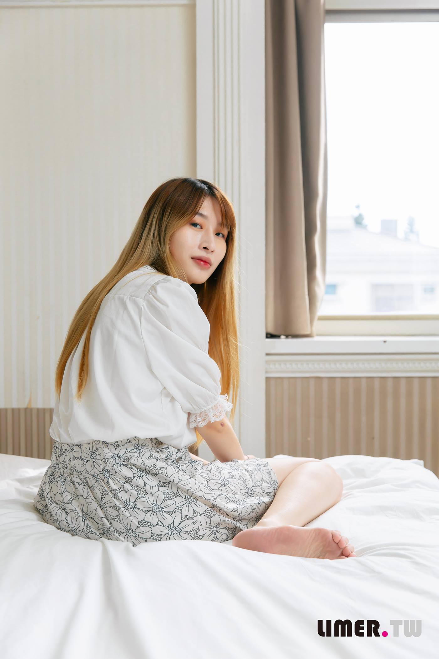 Limerence原创 NO.062 小星星 美脚与薯条的较劲 油亮的脚底[215P/1V/3.92GB]