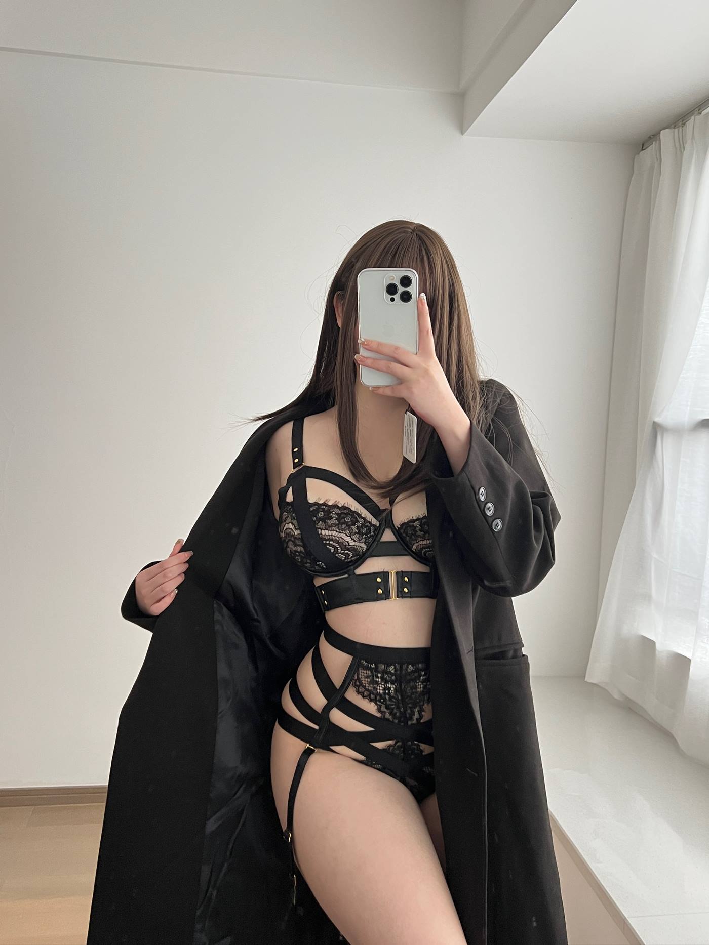 蜜桃少女是依酱呀 情人节 黑巧 [26P/4V/246MB]