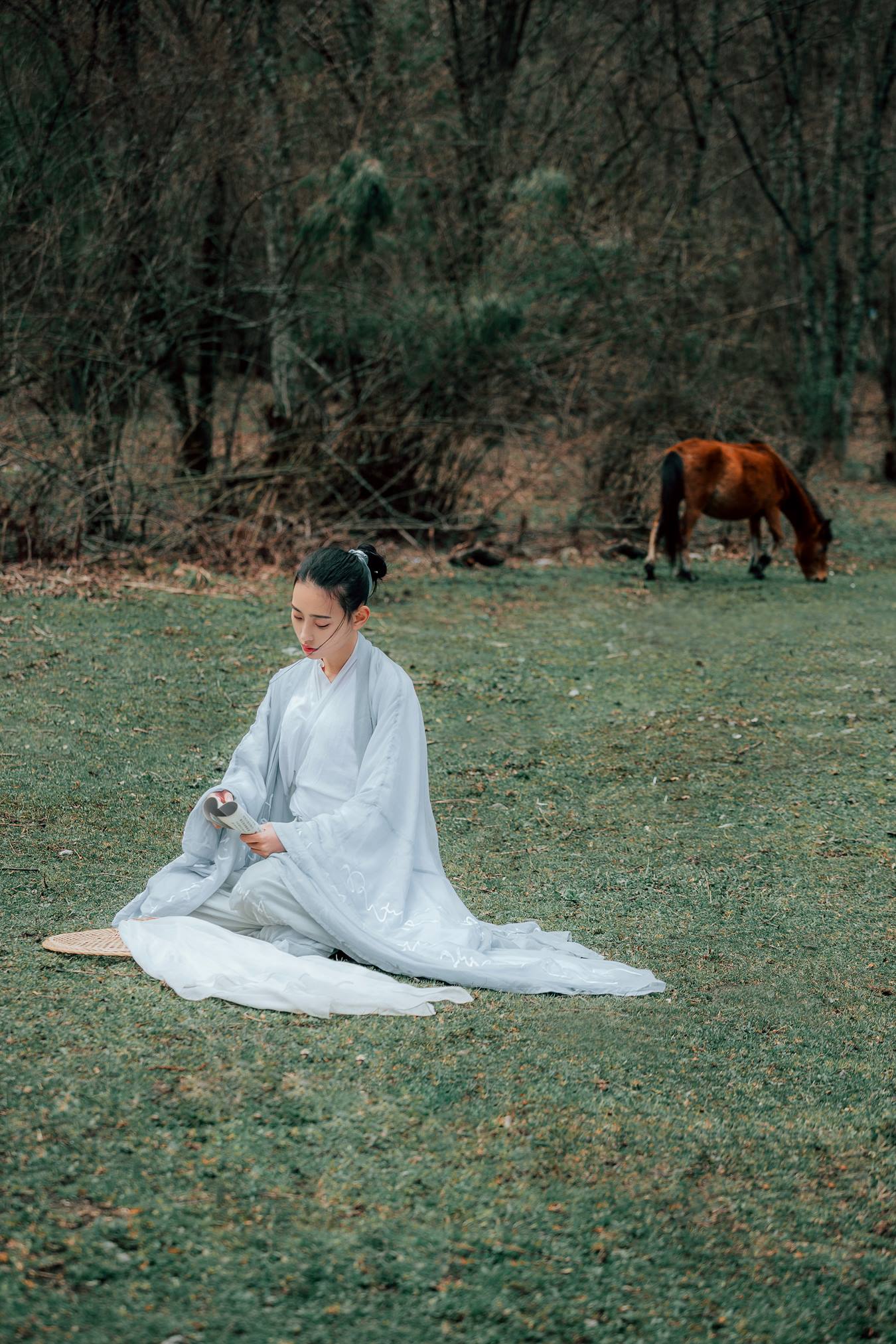 [YITUU艺图语] 2022.04.14 清明时下 叶初婳 [24P/244MB]