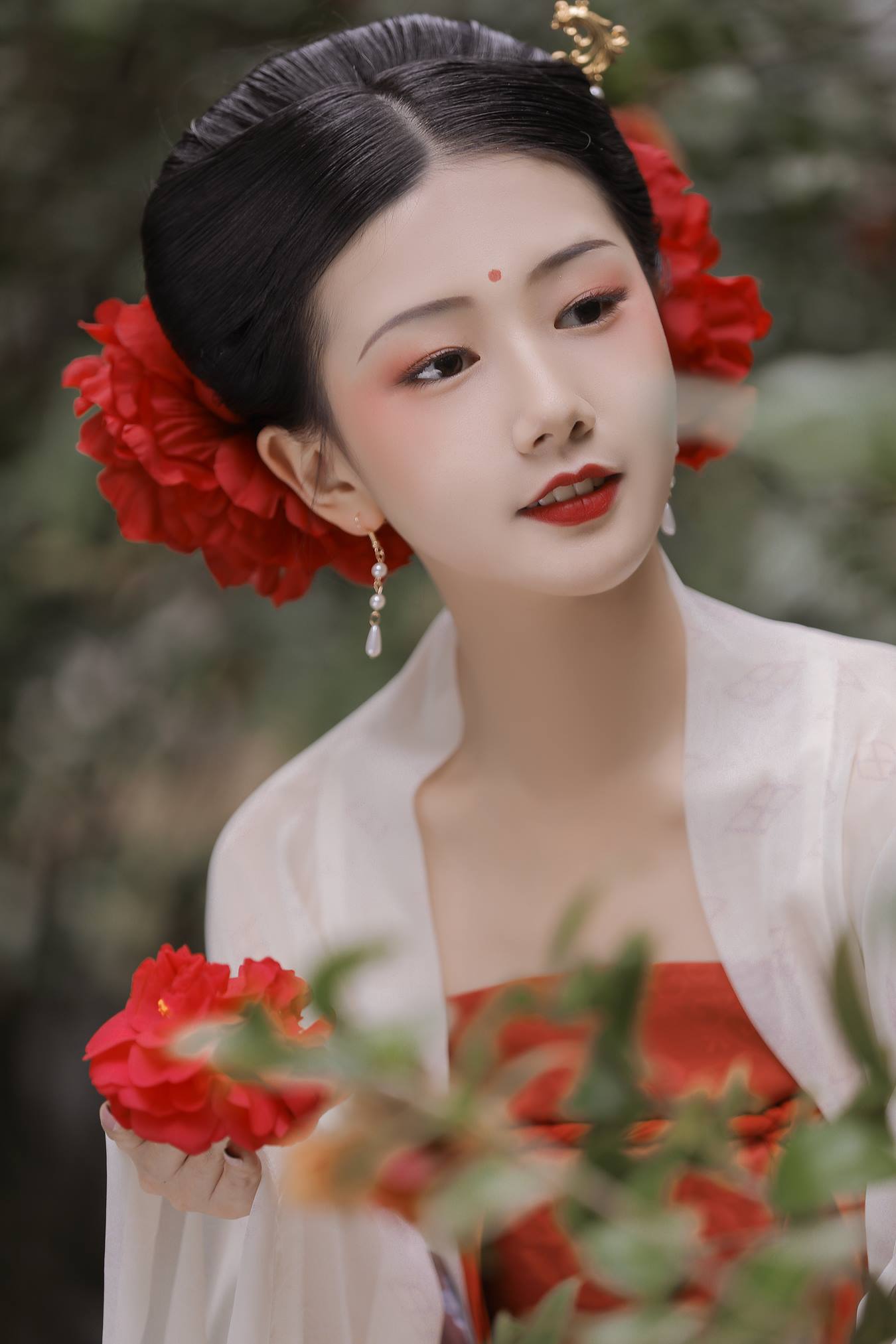 [YITUU艺图语] 2022.04.15 见山茶 好爱吃糯米_ [22P/447MB]