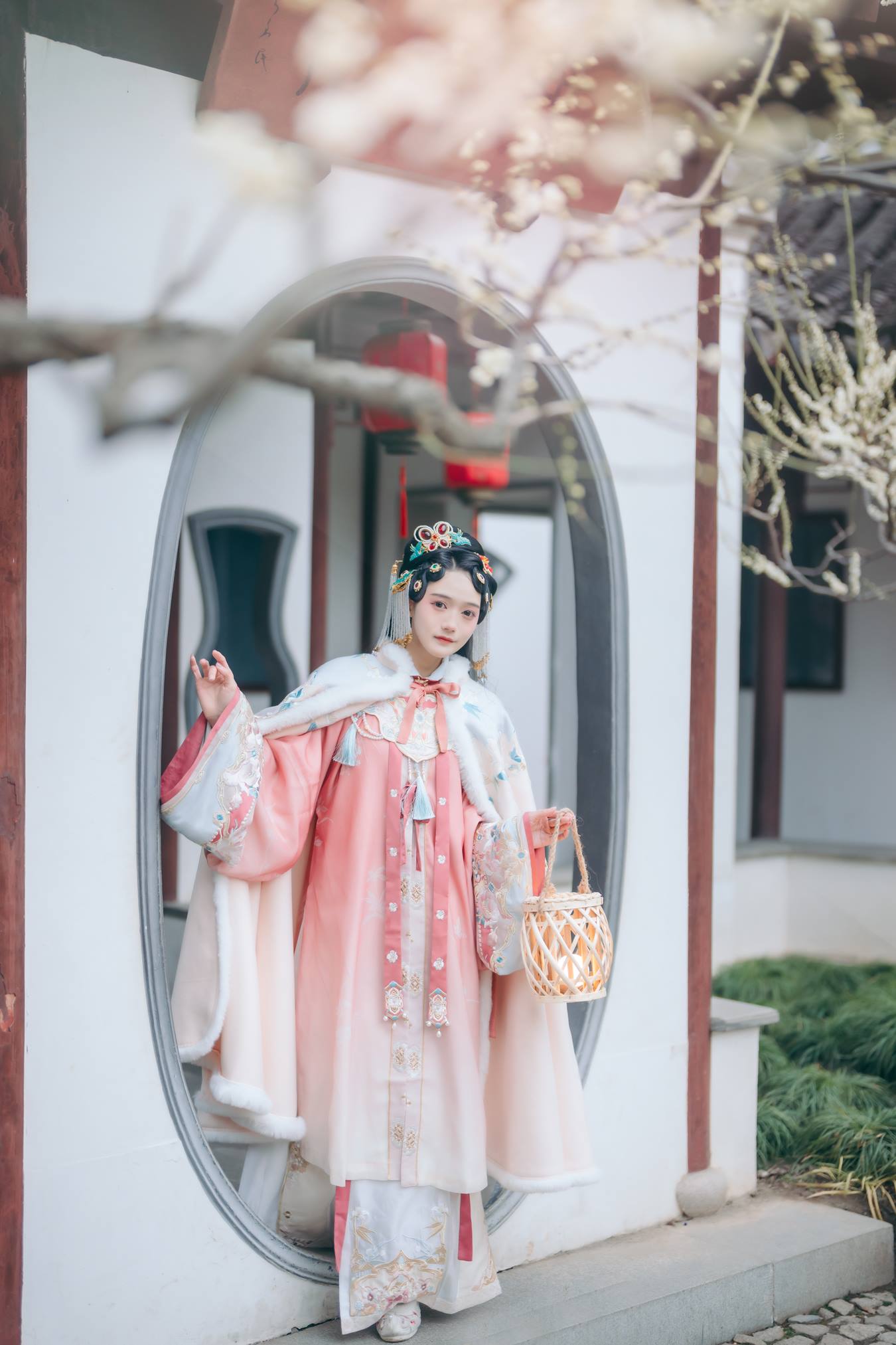 [YITUU艺图语] 2022.04.18 春来 · 二月梅 兔子Zzz不吃胡萝卜 [23P/149MB]