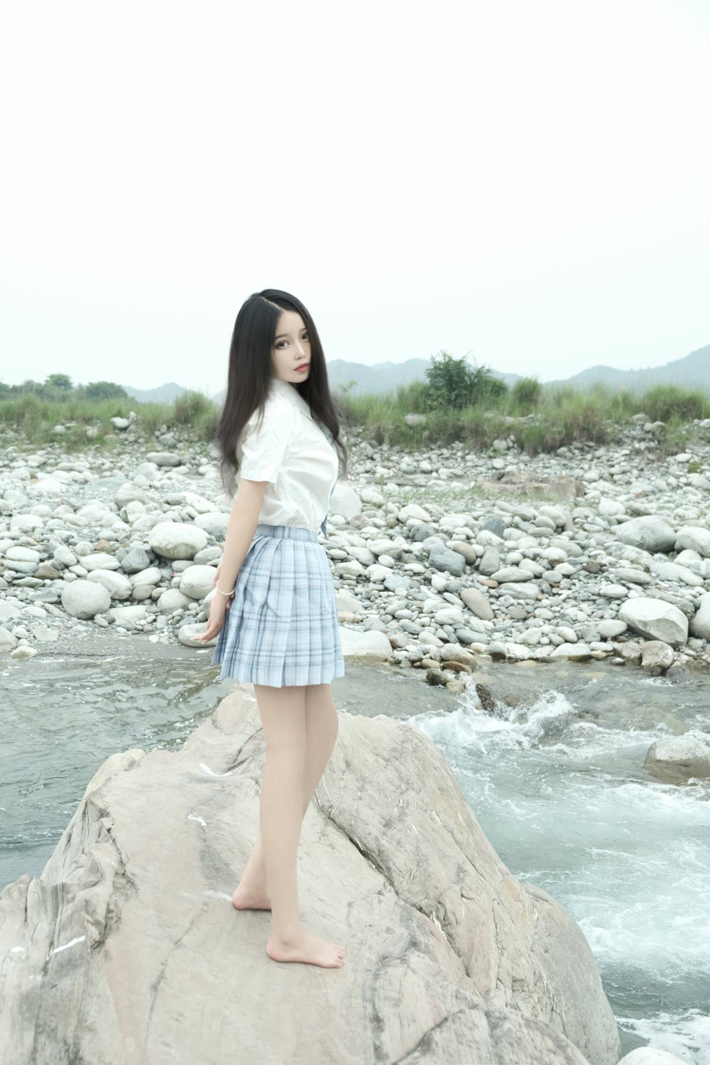 eloise软软 - 河边JK[32P/238MB]