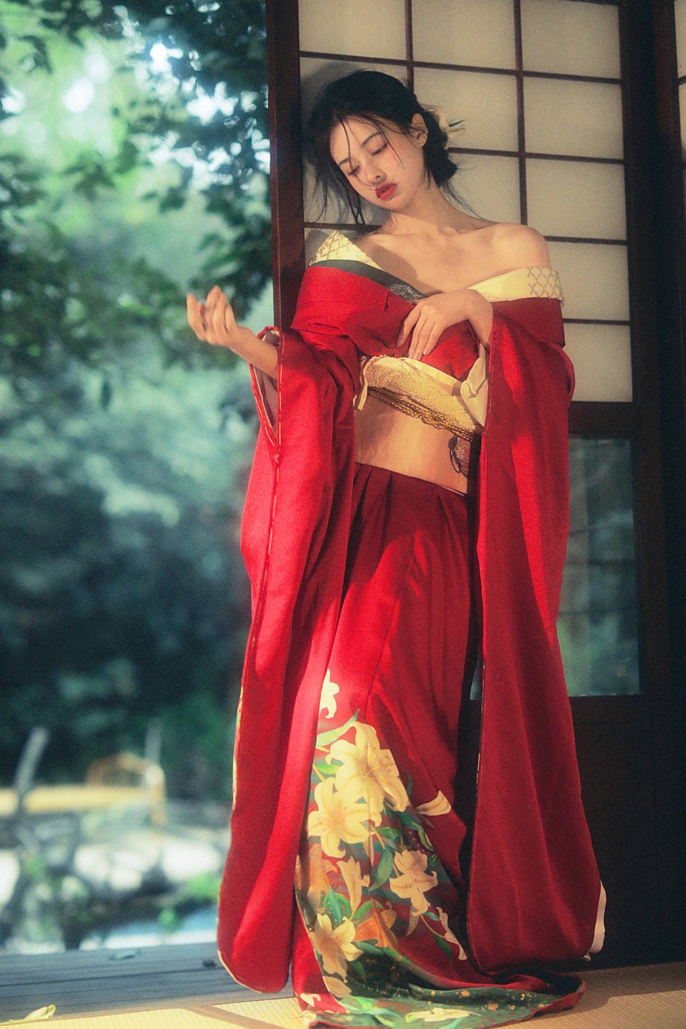 [YITUU艺图语] 2022.04.17 百合 相泽希子 [20P/344MB]