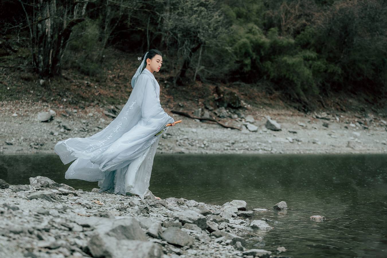 [YITUU艺图语] 2022.04.14 清明时下 叶初婳 [24P/244MB]