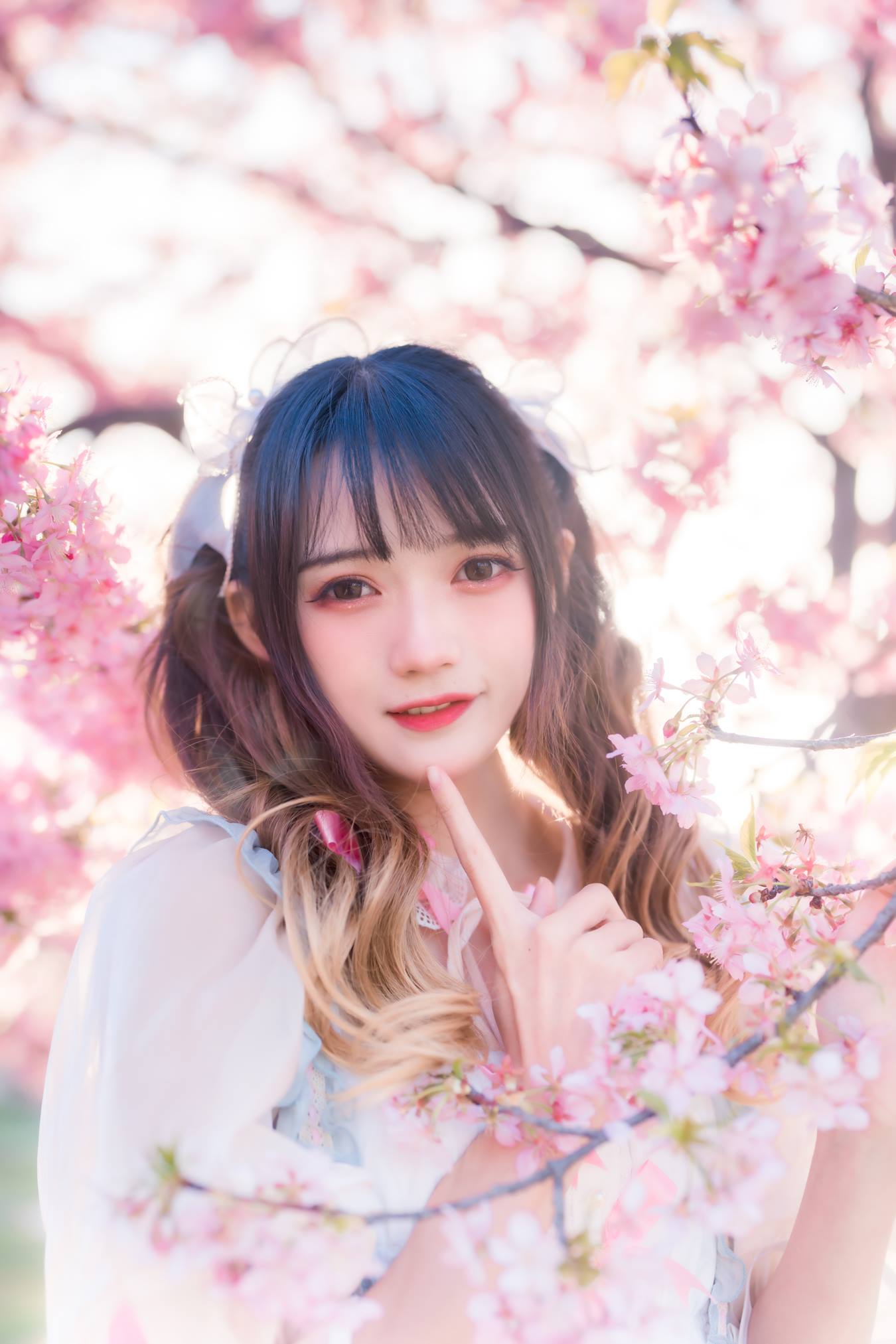 [YITUU艺图语] 2022.04.17 粉色春天 兔子Zzz不吃胡萝卜 [24P/130MB]