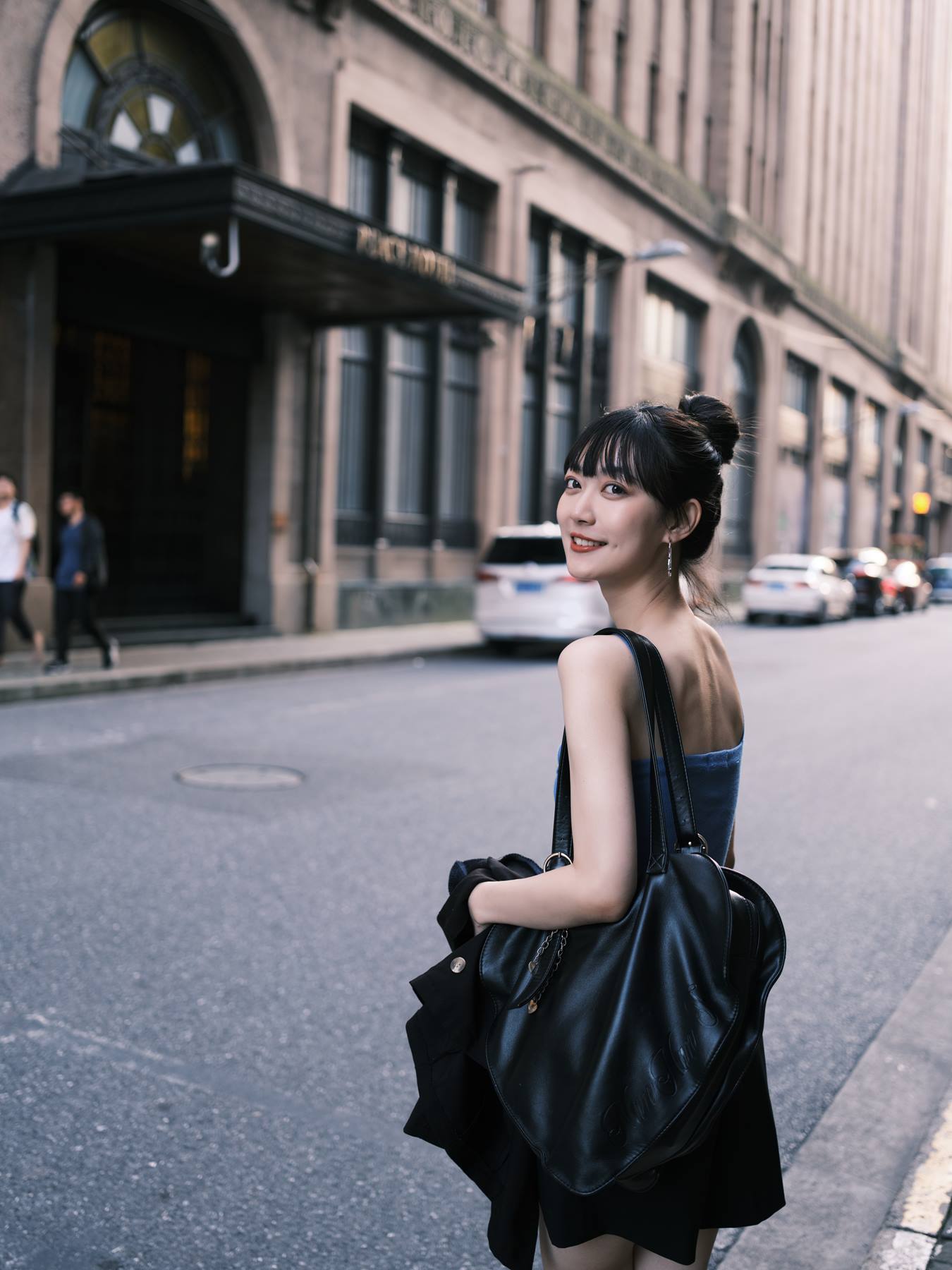 [YITUU艺图语] 2022.04.13 外滩一日游 飞鸟咕咕- [24P/508MB]