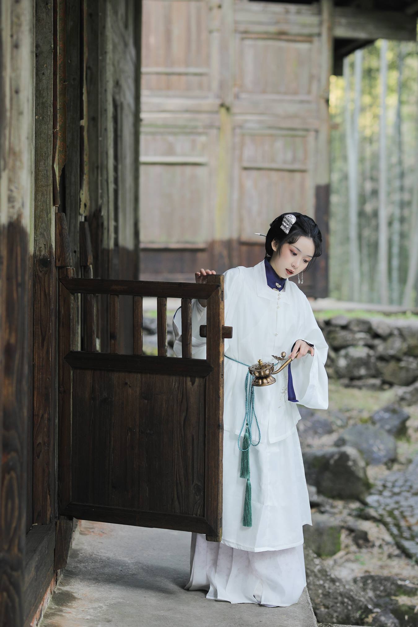 [YITUU艺图语] 2022.04.21 枕石听泉 槐枝- [27P/383MB]