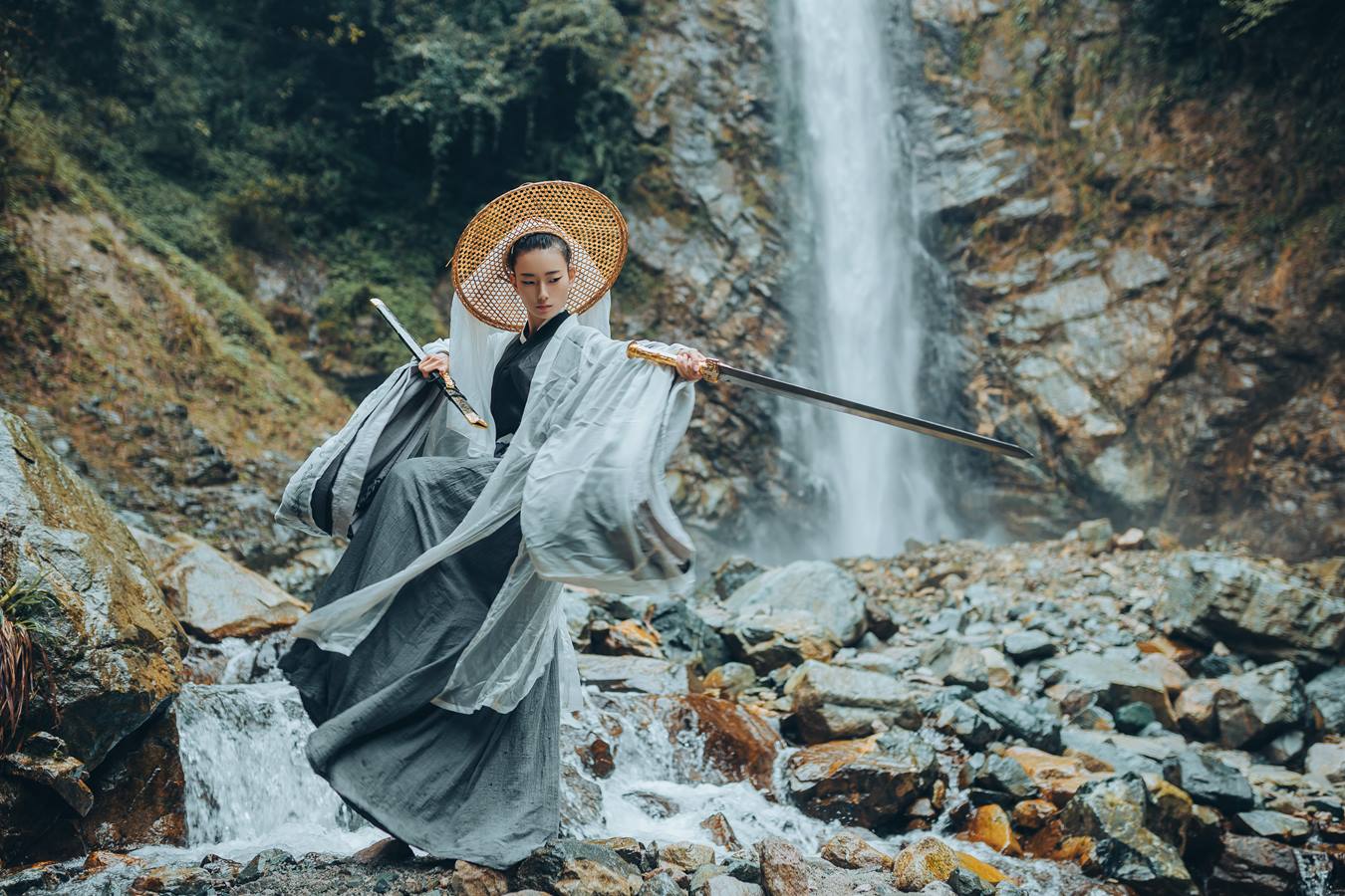 [YITUU艺图语] 2022.04.11 天涯陌路 叶初婳 [23P/204MB]