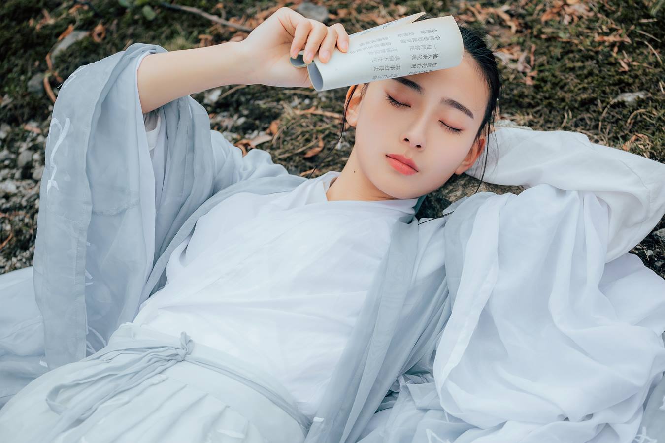 [YITUU艺图语] 2022.04.14 清明时下 叶初婳 [24P/244MB]