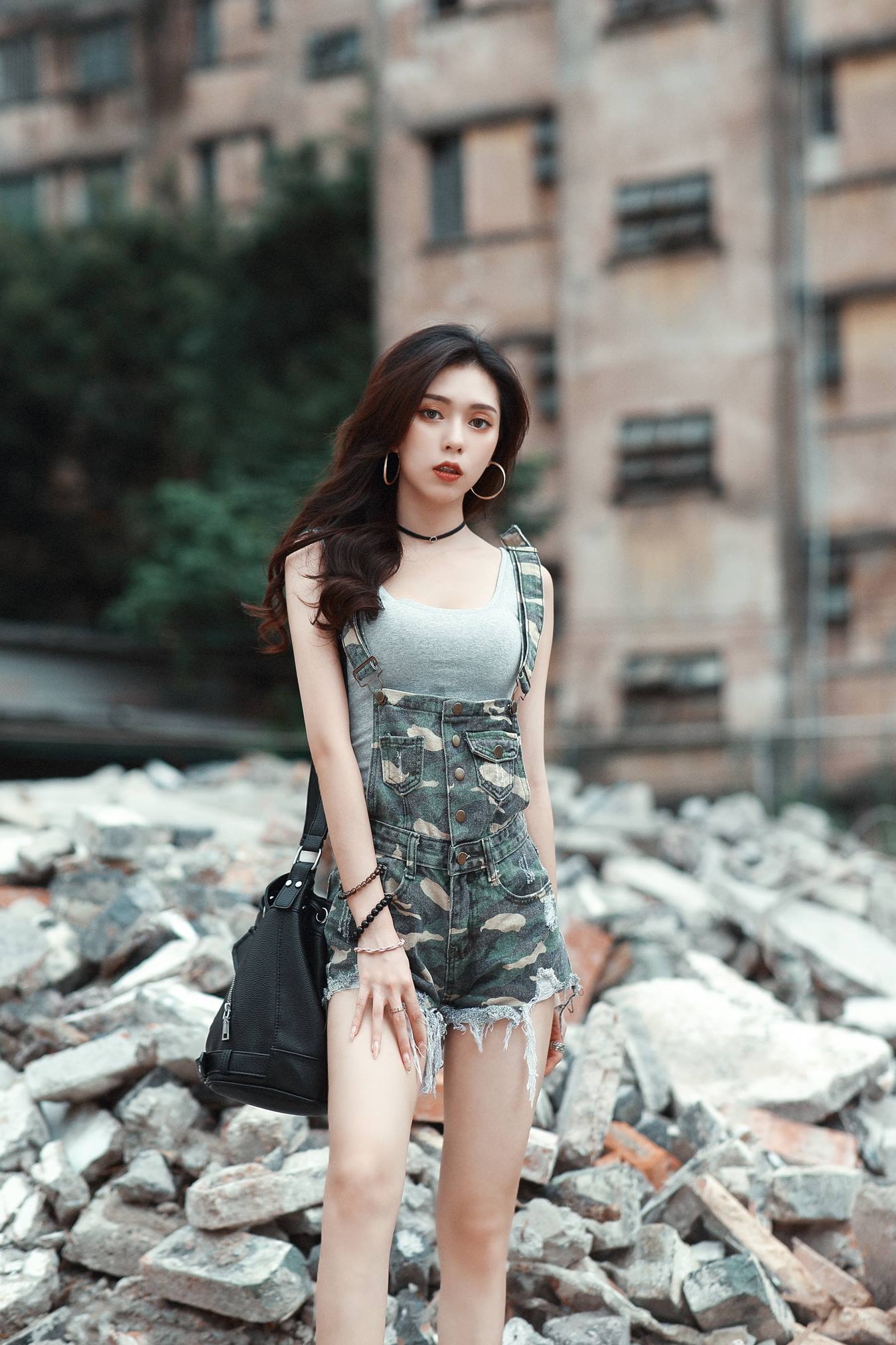 [YITUU艺图语] 2022.04.22 废墟女孩 七七 [25P/216MB]