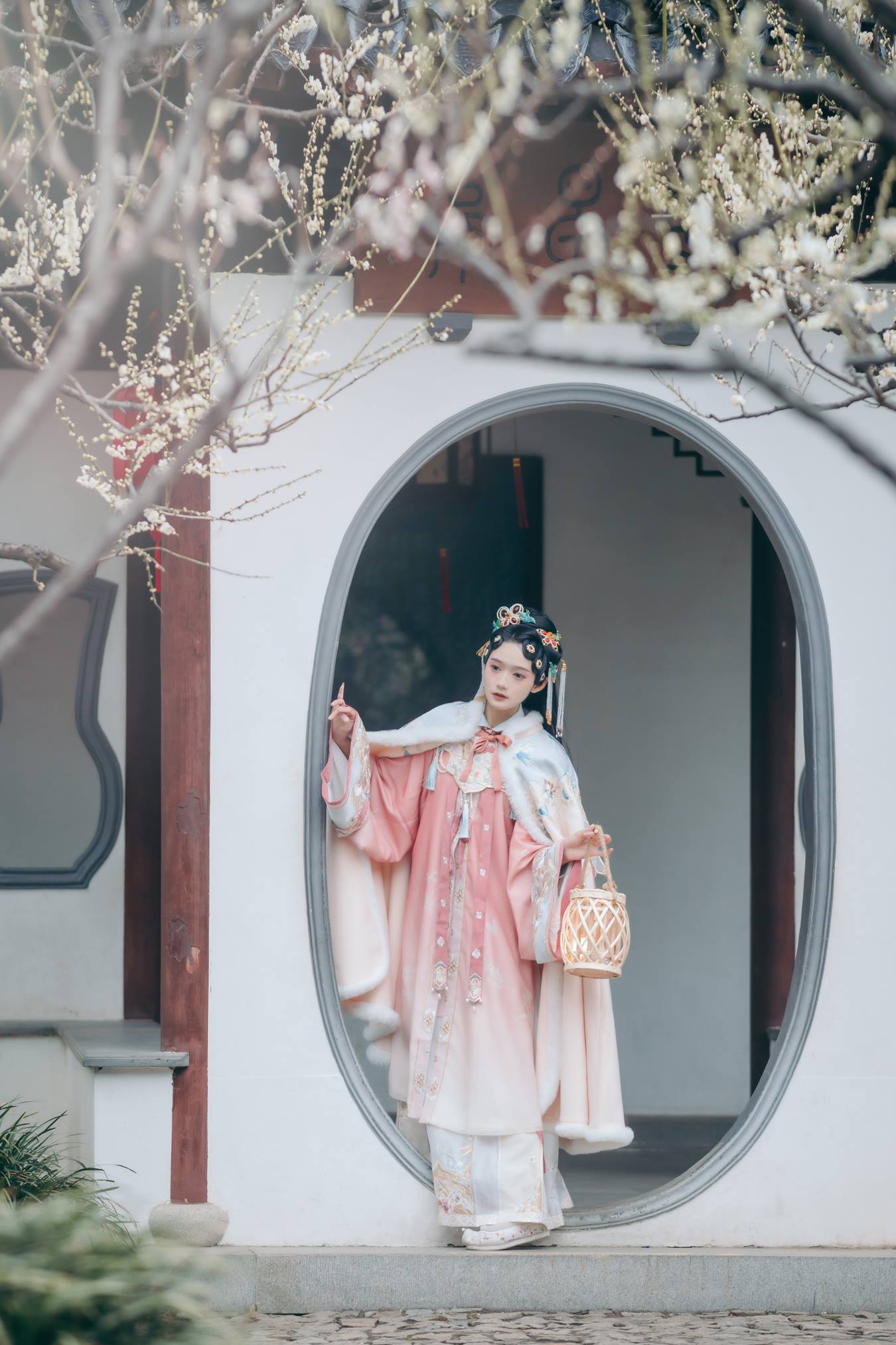 [YITUU艺图语] 2022.04.18 春来 · 二月梅 兔子Zzz不吃胡萝卜 [23P/149MB]