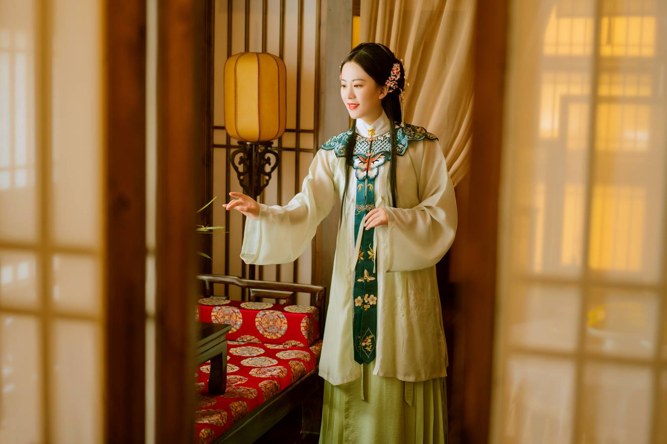 [YITUU艺图语] 2022.04.12 一袭青衣 潇潇 [32P/337MB]