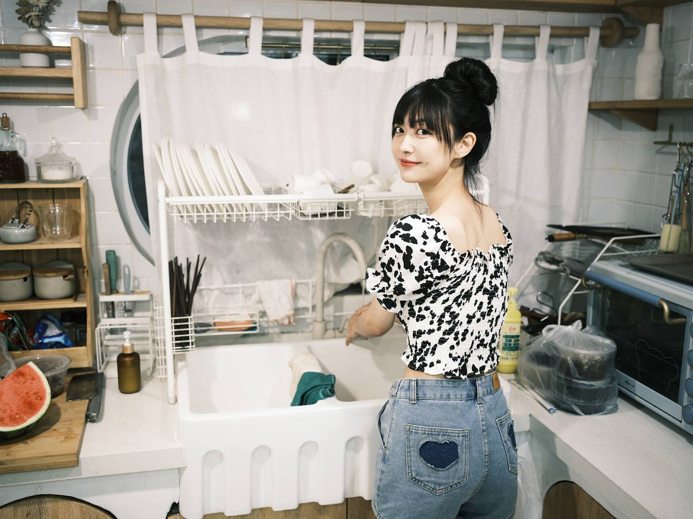 [YITUU艺图语] 2022.04.11 厨房吃瓜 飞鸟咕咕- [31P/300MB]