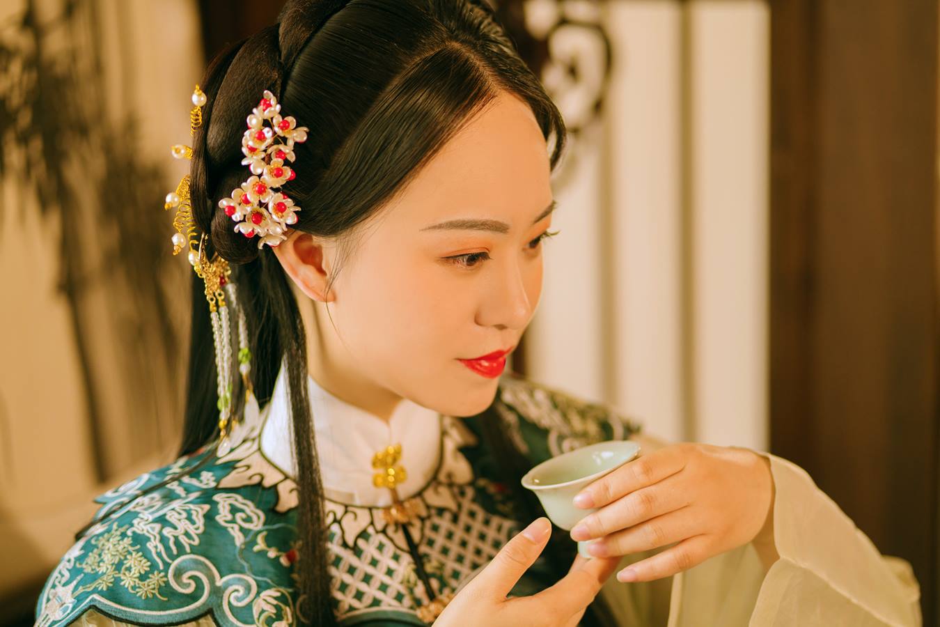 [YITUU艺图语] 2022.04.12 一袭青衣 潇潇 [32P/337MB]