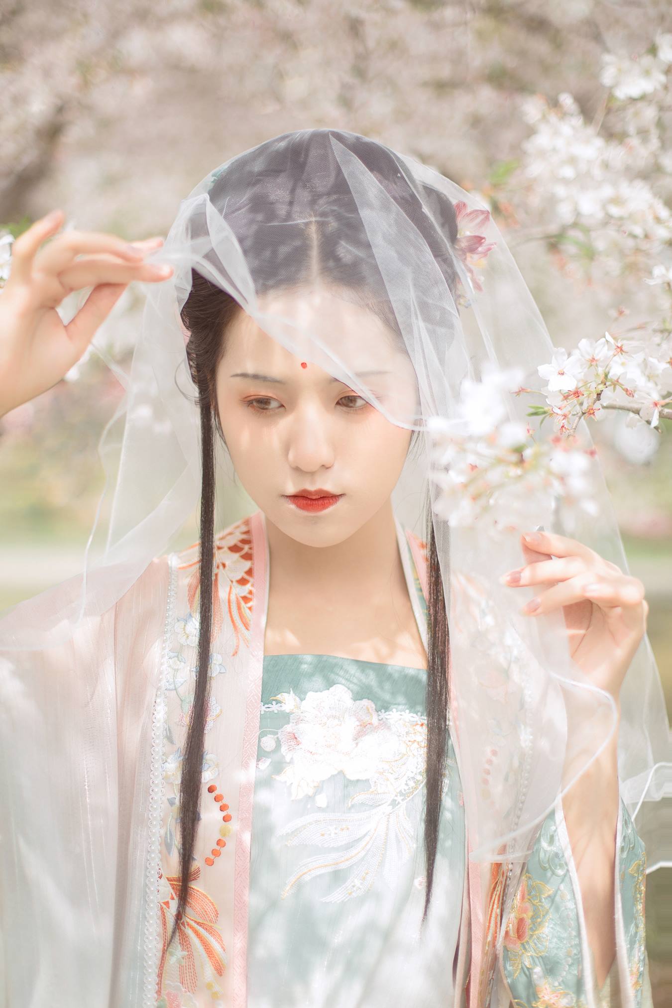 [YITUU艺图语] 2022.04.18 春日宴 沐槿cutie [31P/177MB]