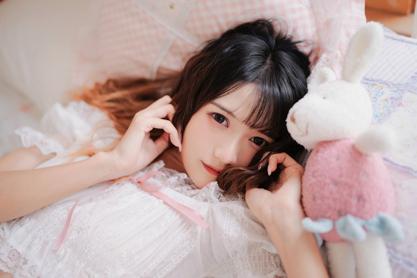 [YITUU艺图语] 2022.04.22 居家少女 兔子Zzz不吃胡萝卜 [34P/371MB]