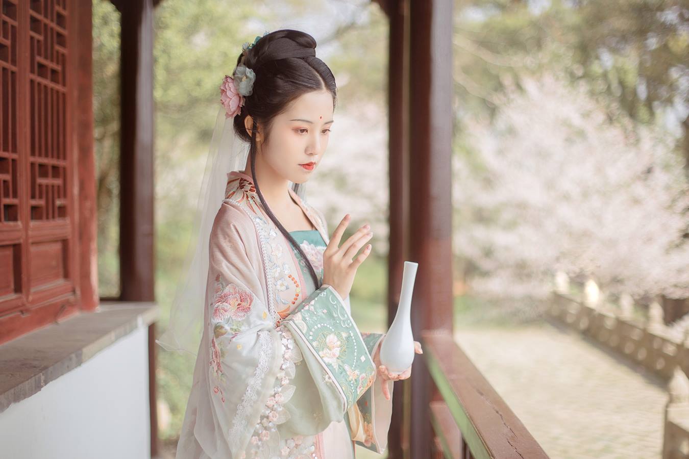 [YITUU艺图语] 2022.04.18 春日宴 沐槿cutie [31P/177MB]