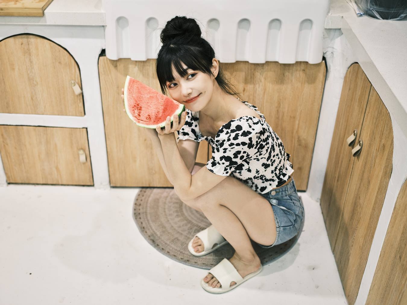 [YITUU艺图语] 2022.04.11 厨房吃瓜 飞鸟咕咕- [31P/300MB]