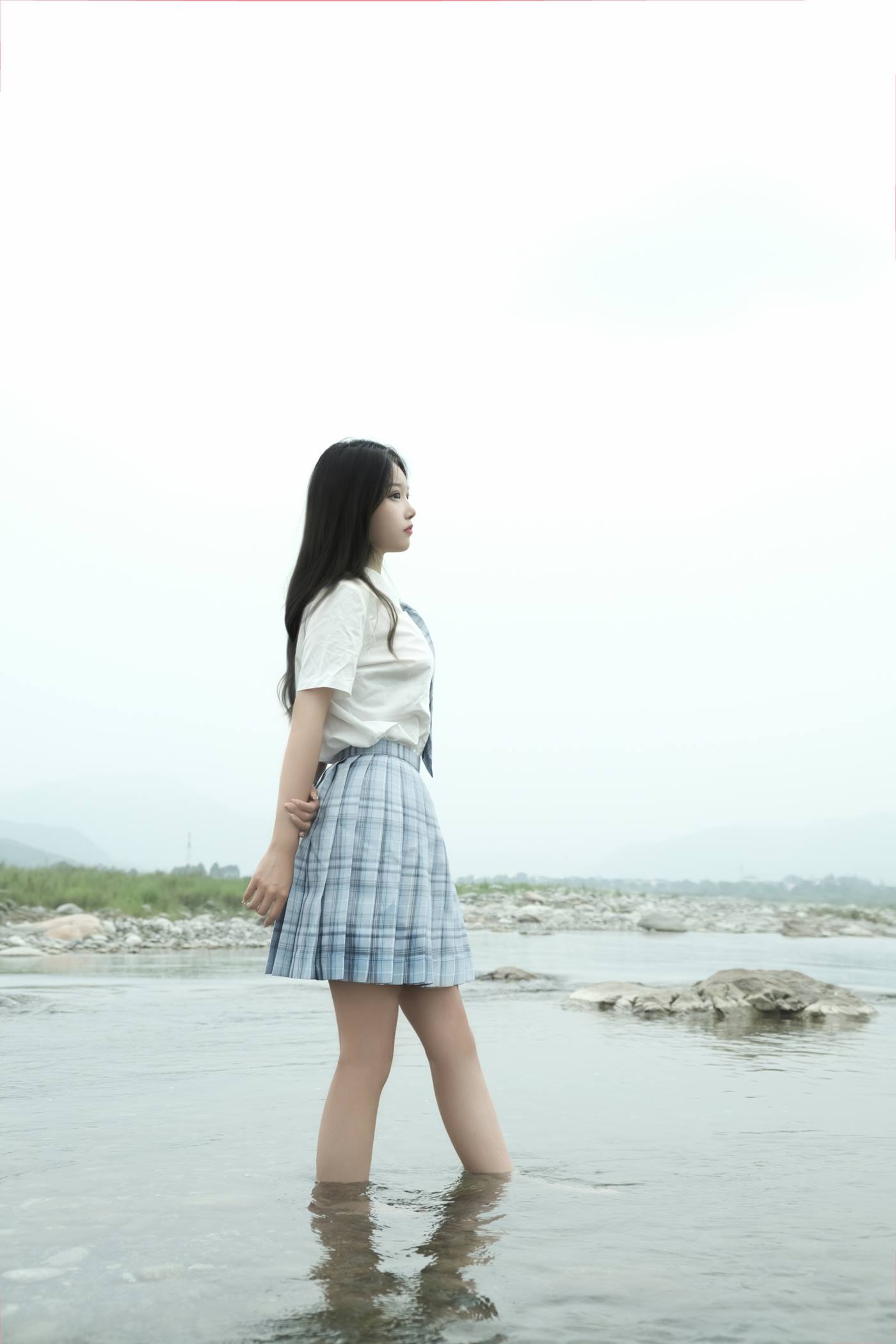 eloise软软 - 河边JK[32P/238MB]