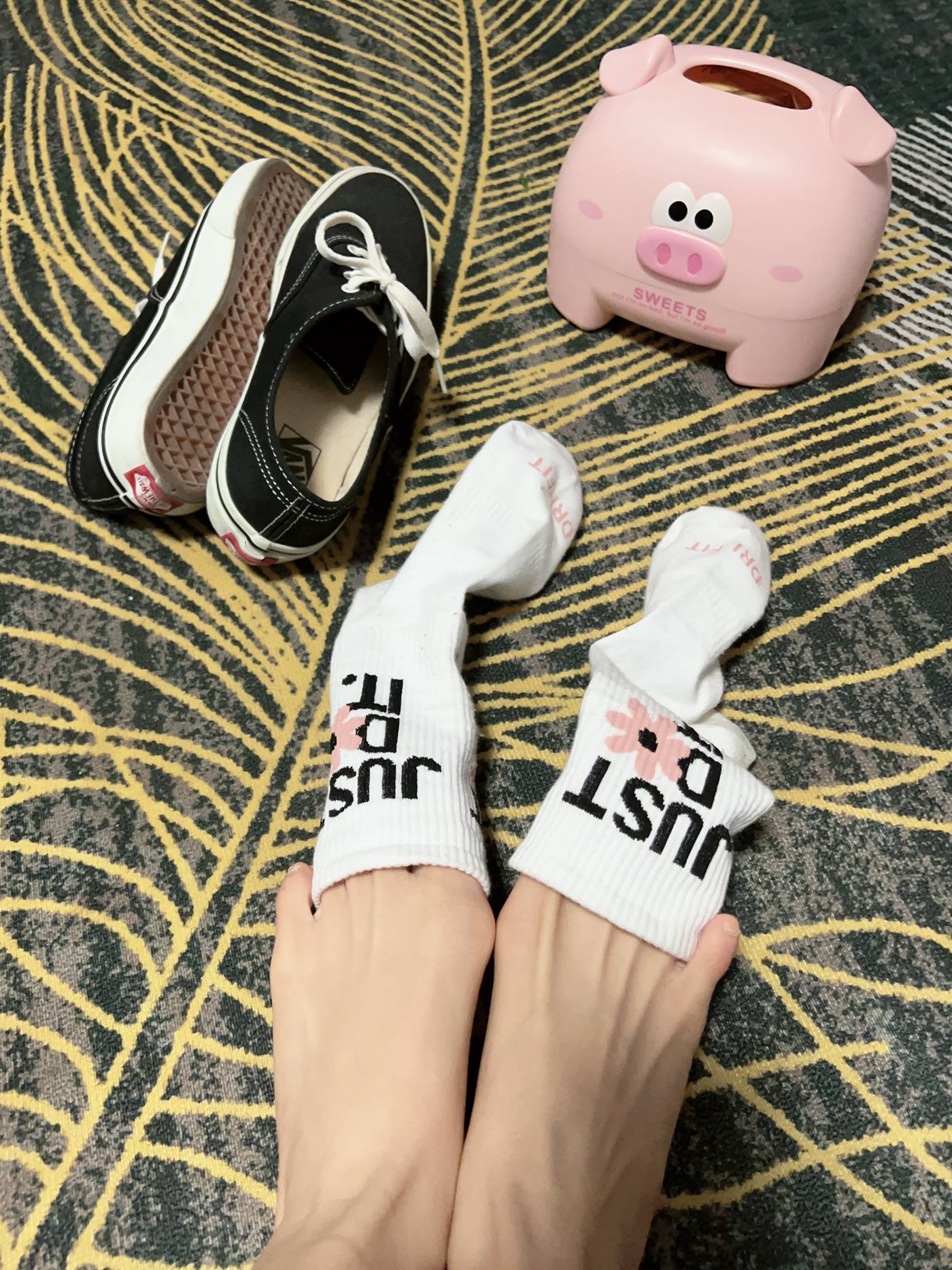 [誉铭传媒]袜足摄影 2023年《03月整合作品》[145P/5V/788MB]