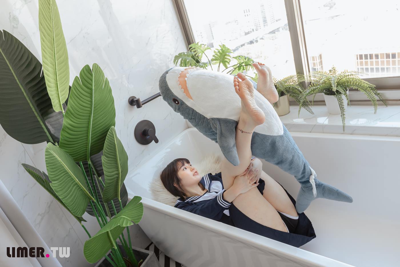 Limerence原创 NO.073 悠梨乃YuriNO JK鲨鲨[150P/1V/3.11GB]