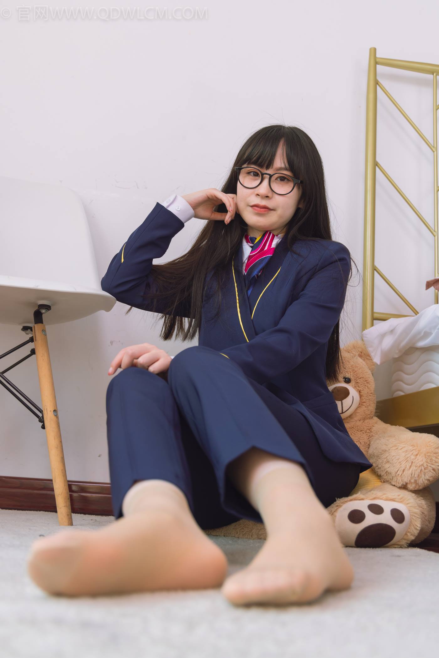 物恋传媒 NO.1500 兮兮-银行小秘书[150P/1V/3.68GB]