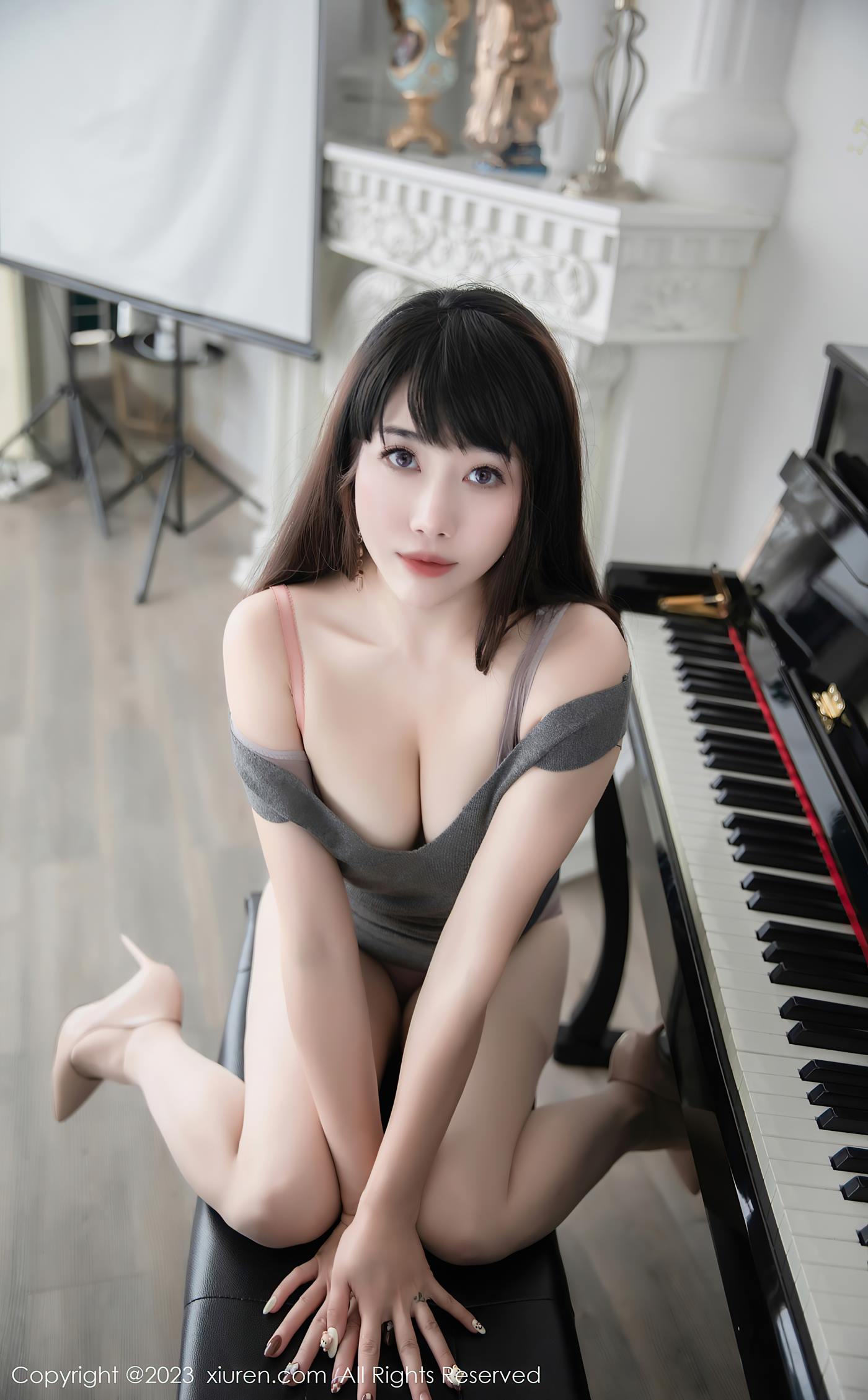 [Xiuren秀人网]2023.04.07 NO.6532 严利娅Yuliya[72+1P/613MB]